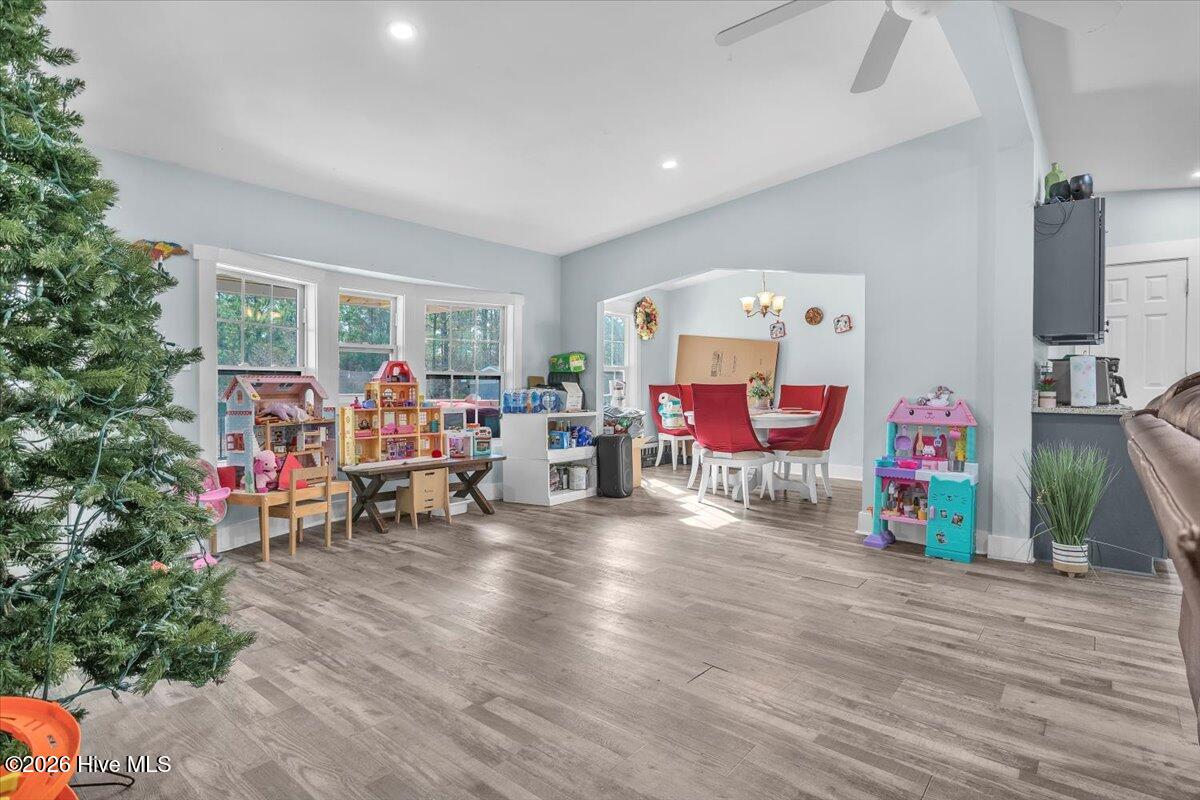 100548793 | Photo 11