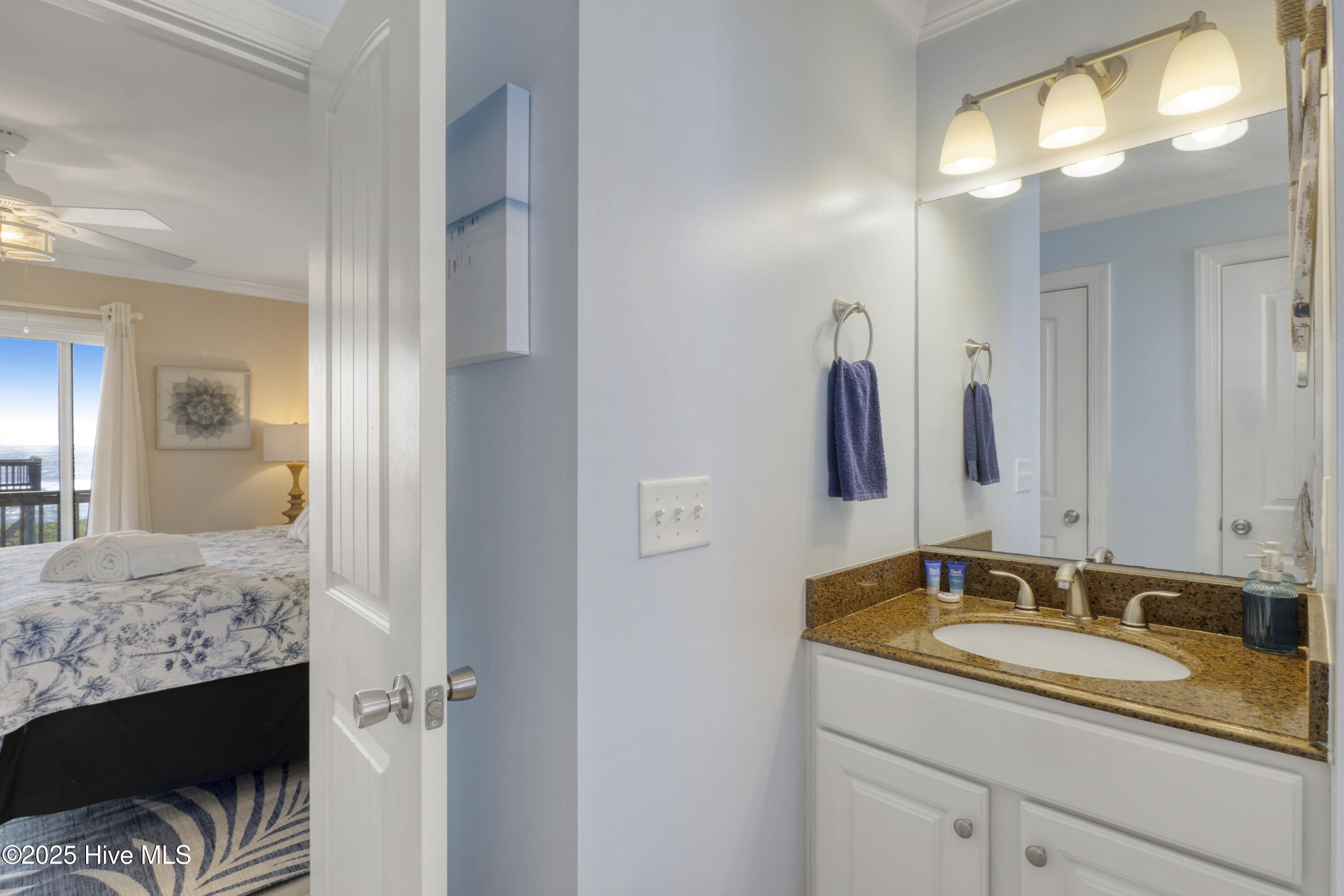 100557333 | Photo 30