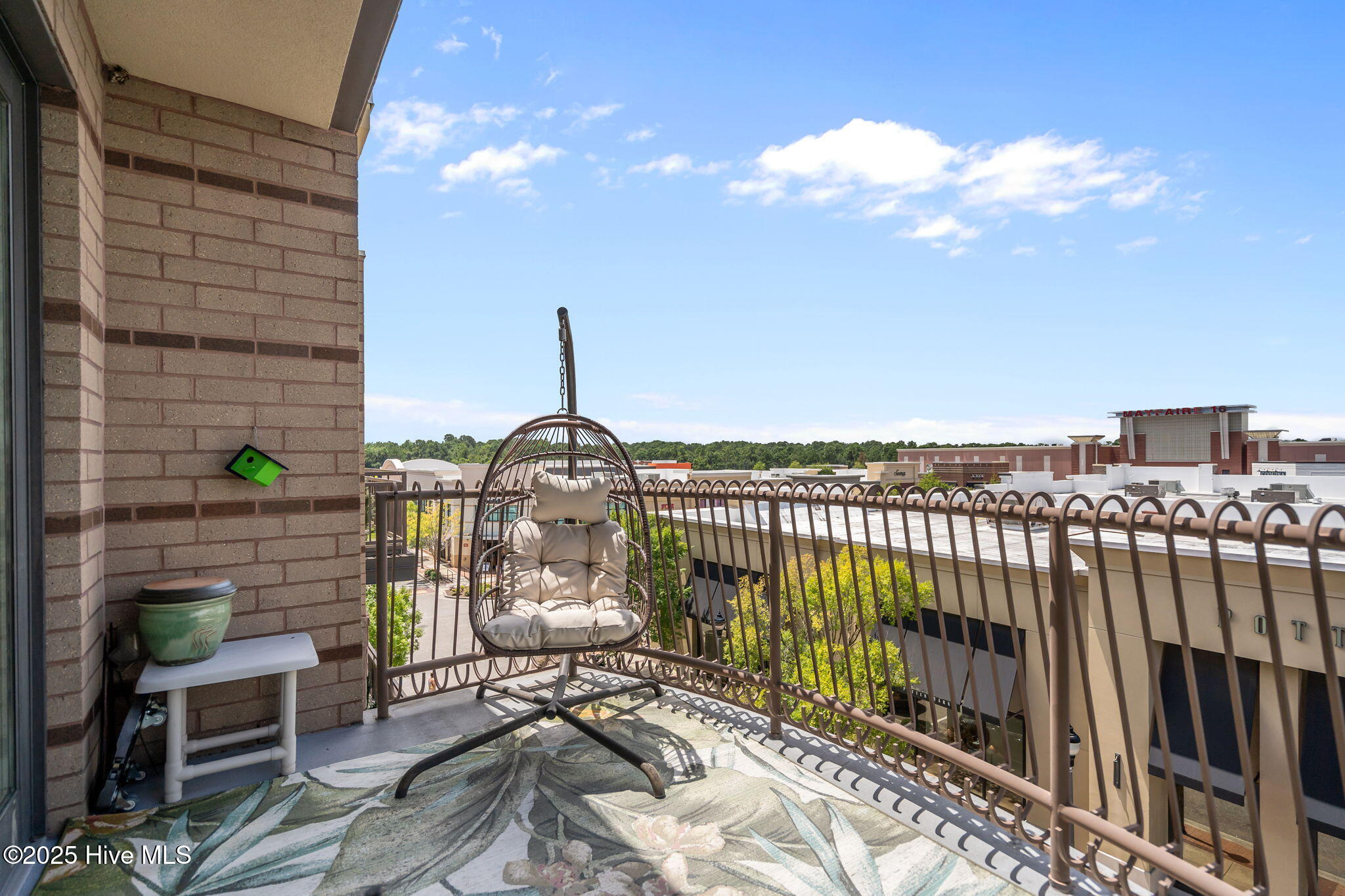 100525076 | Photo 24