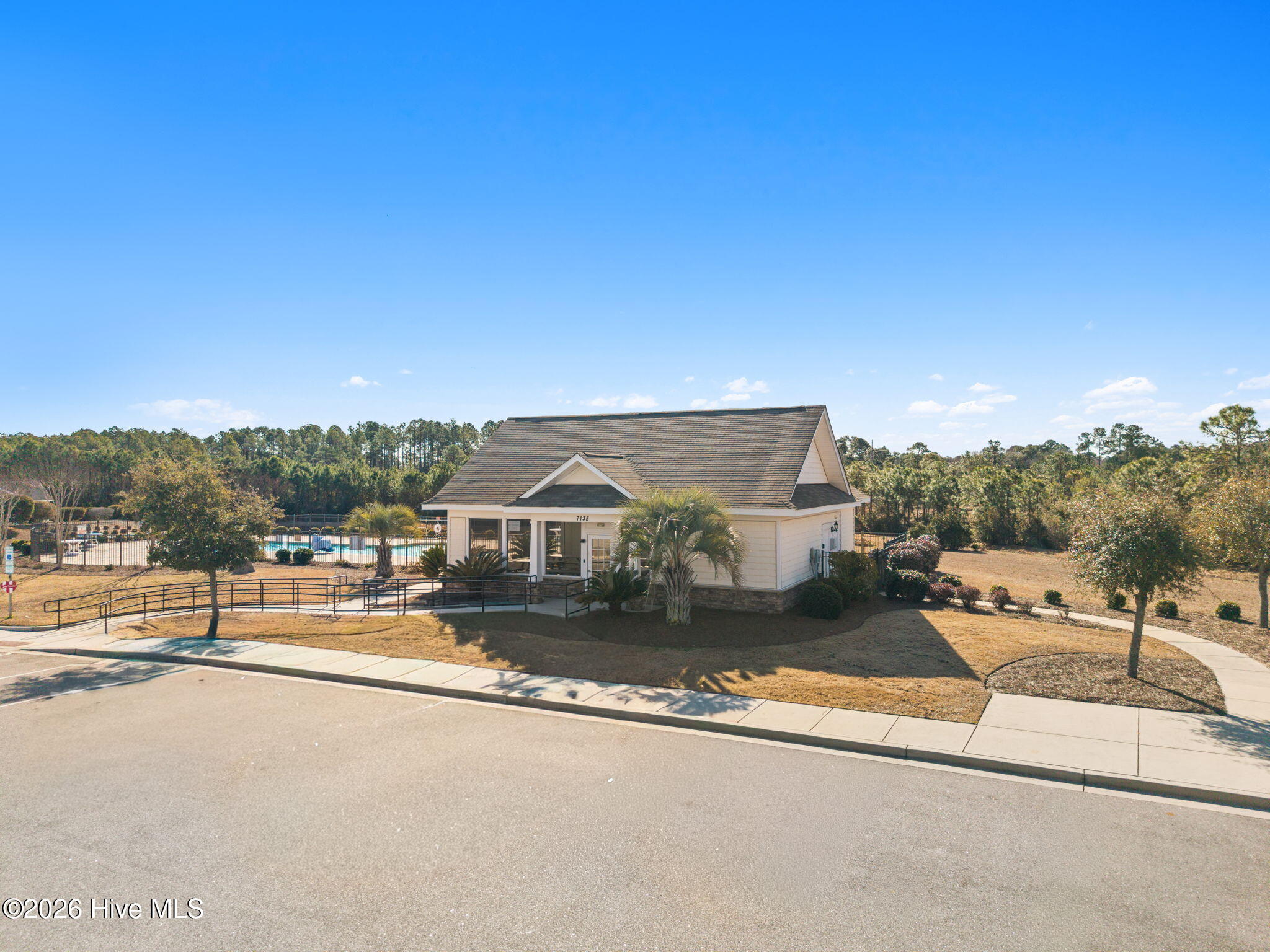 100553645 | Photo 34