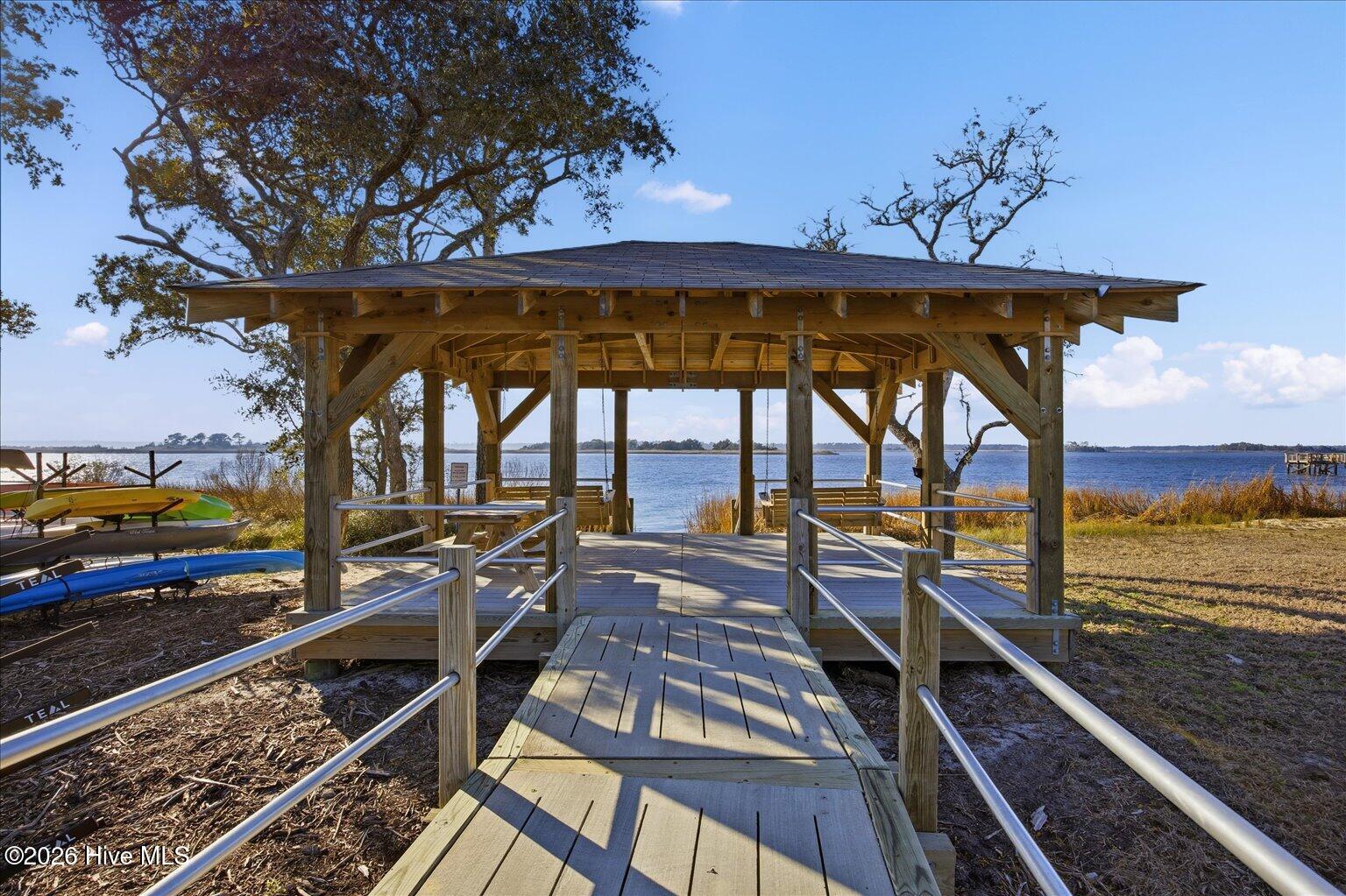 100548049 | Photo 37