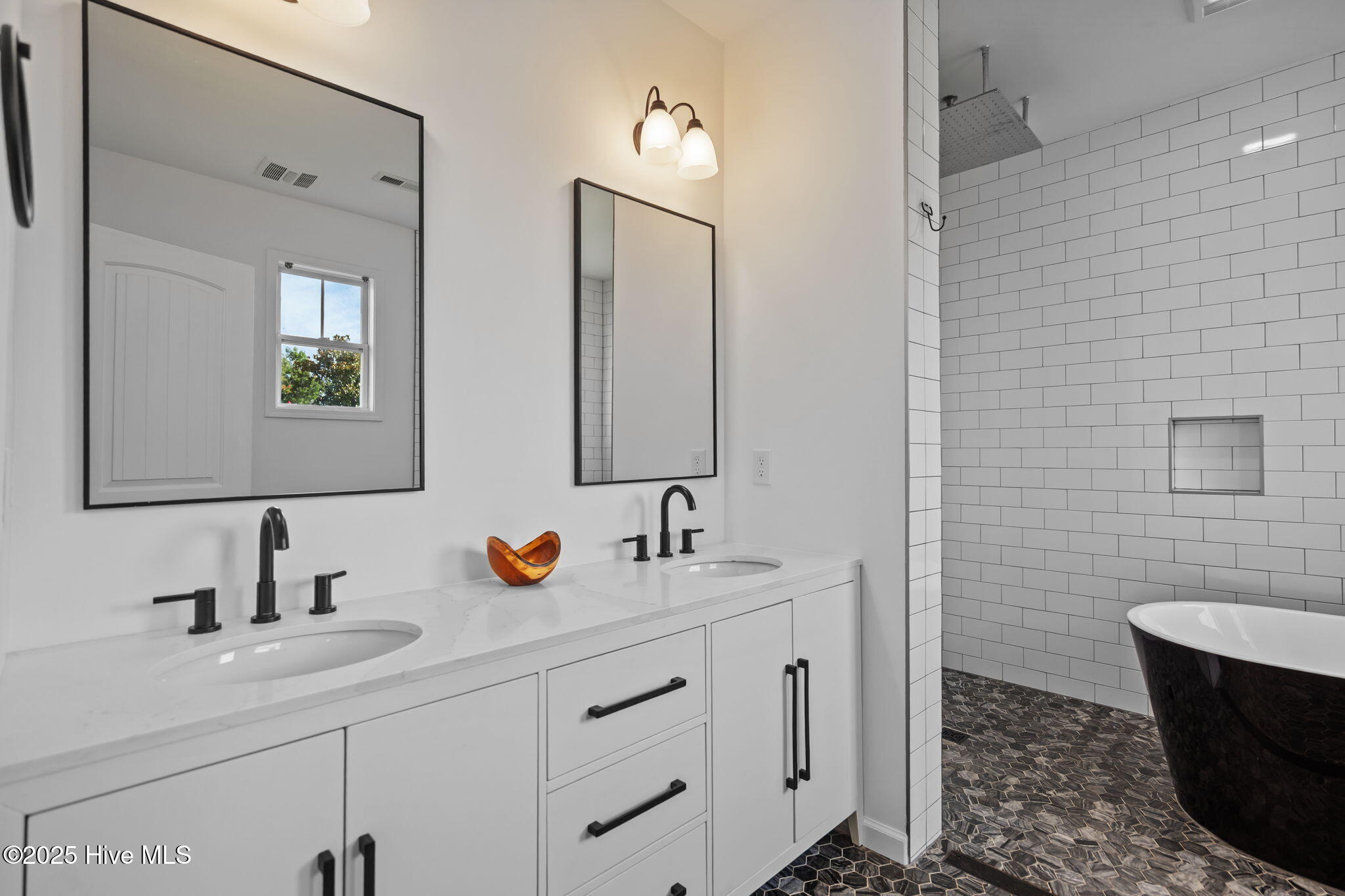 100547166 | Photo 20