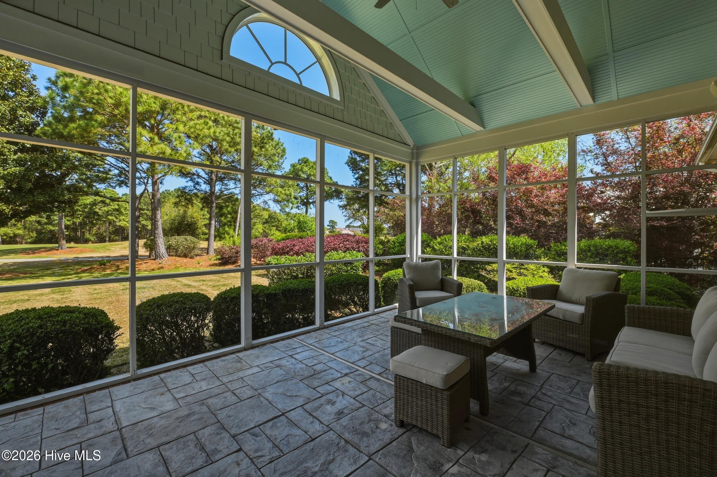 100566106 | Photo 43