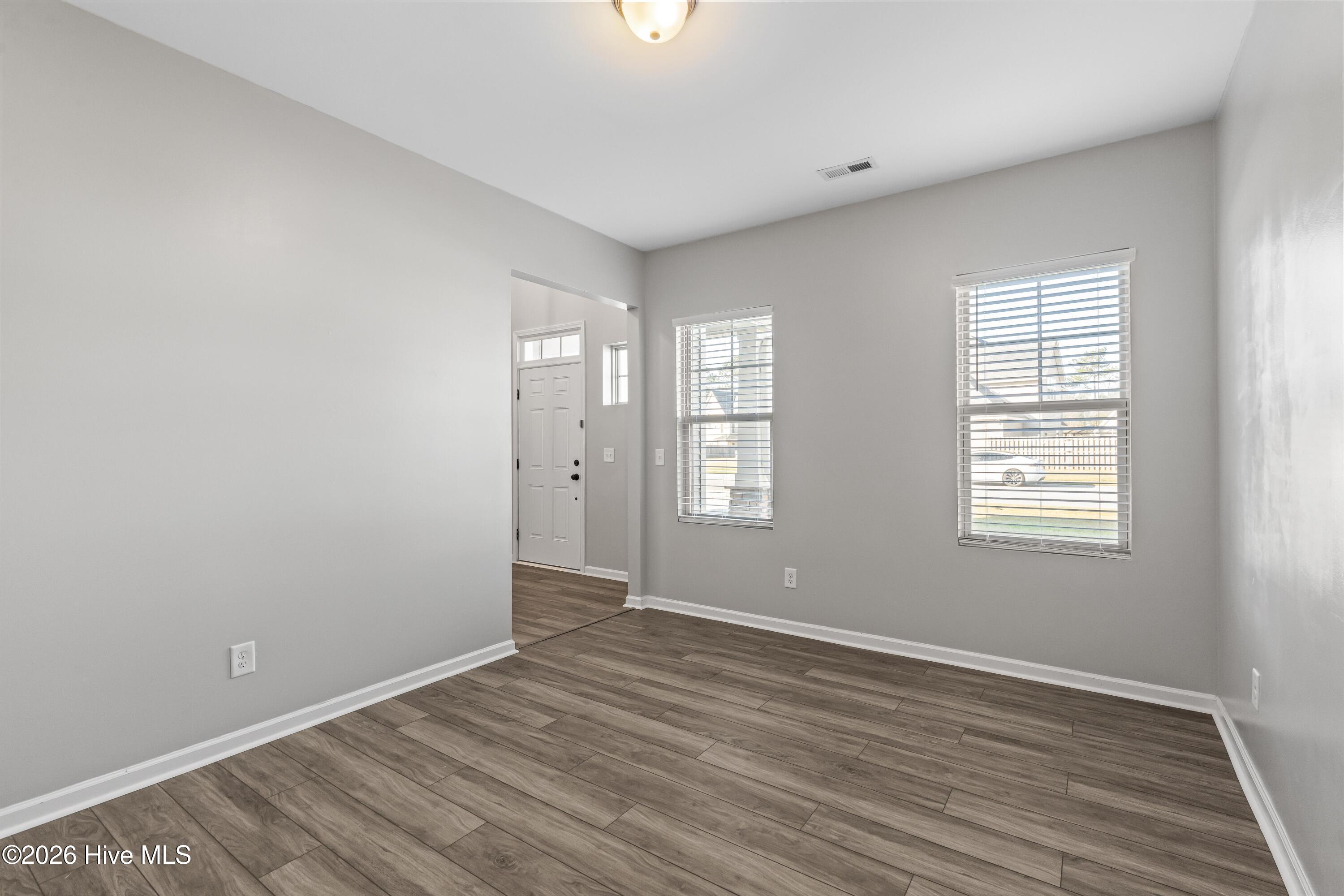 100559199 | Photo 11