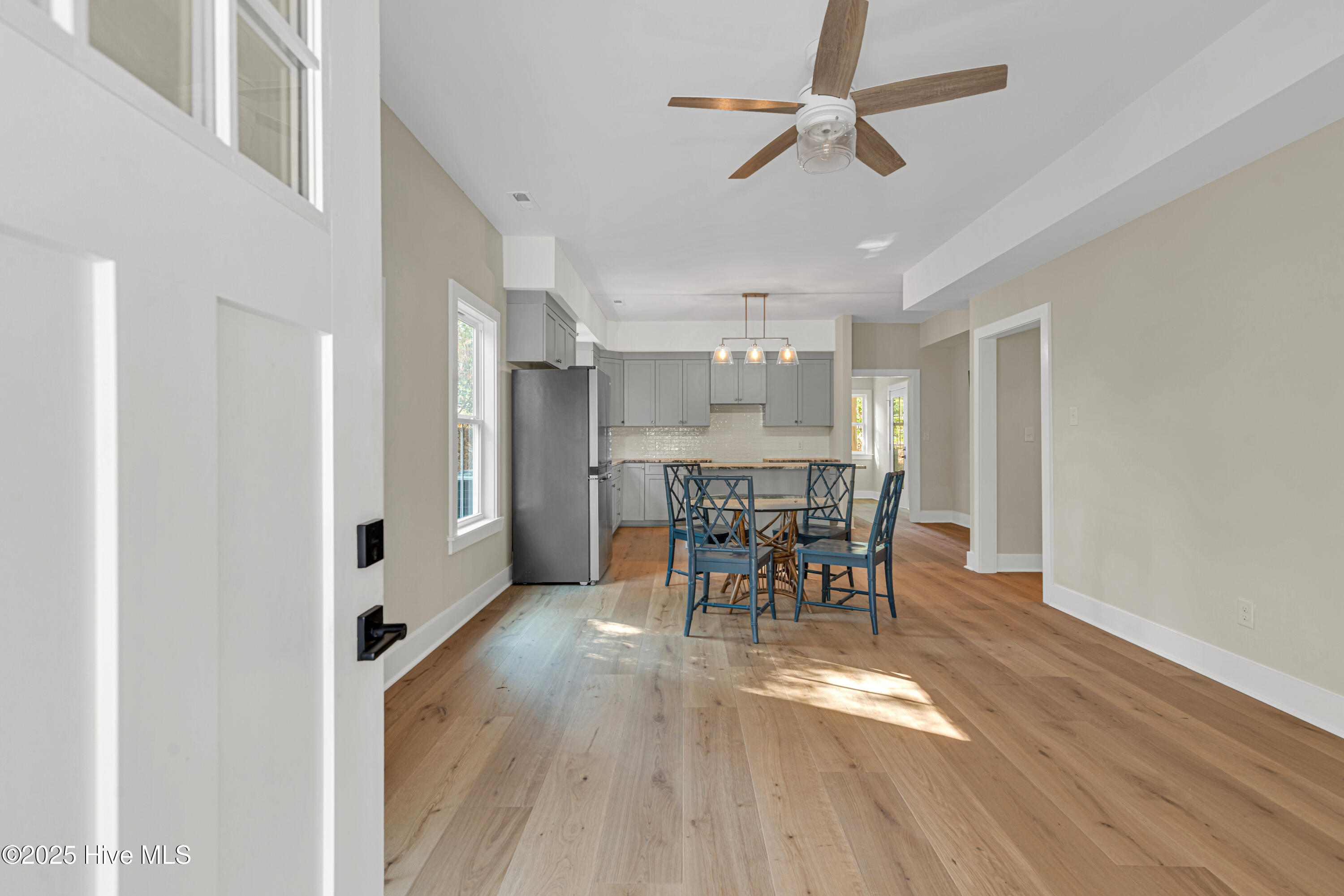 100542674 | Photo 35