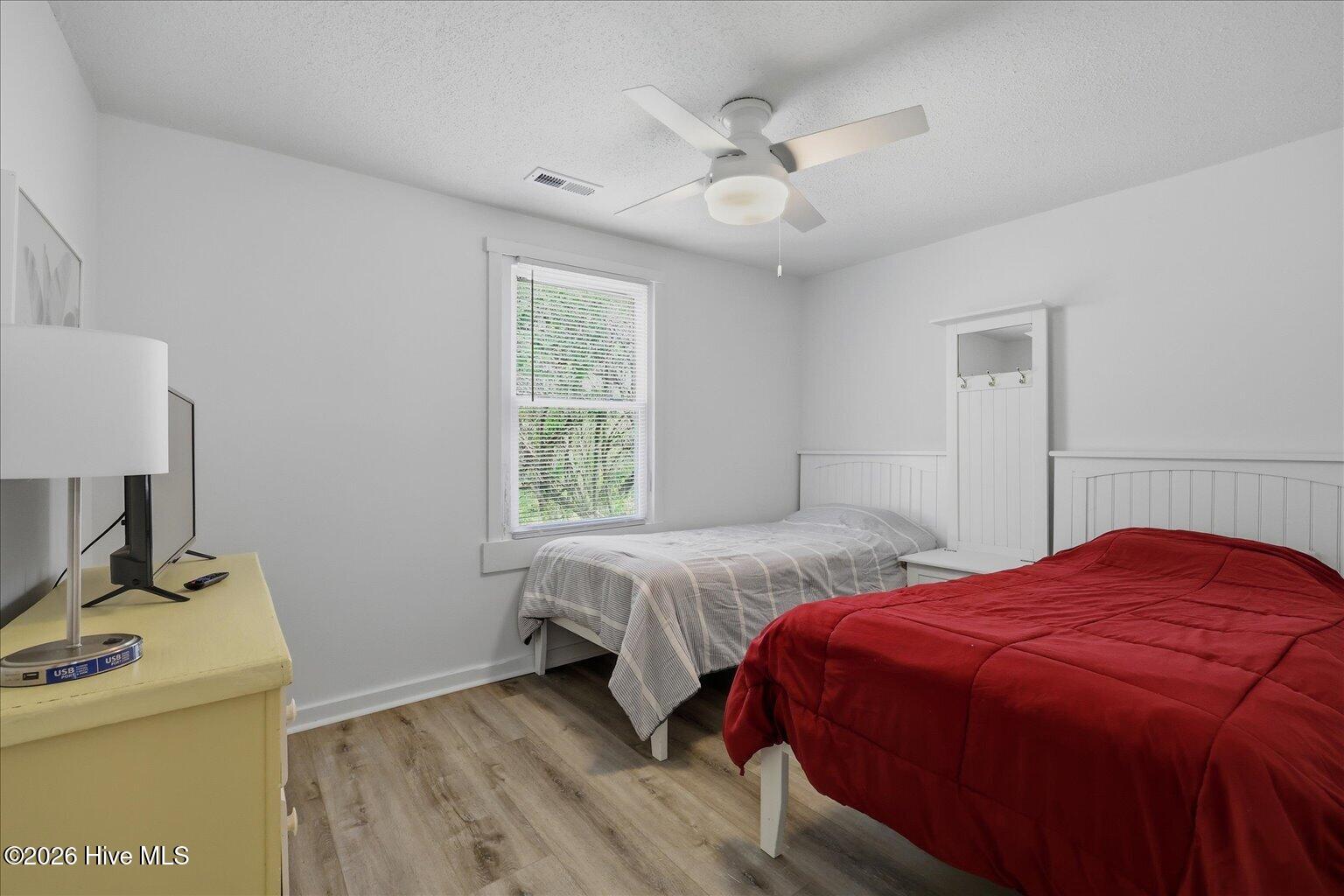 100570528 | Photo 55