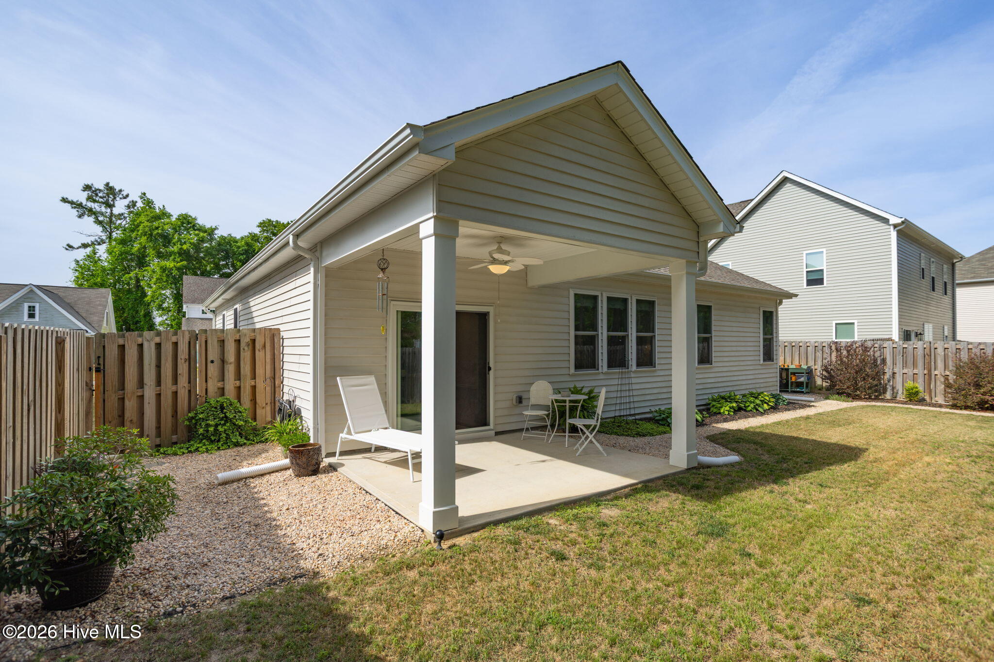 100569324 | Photo 23