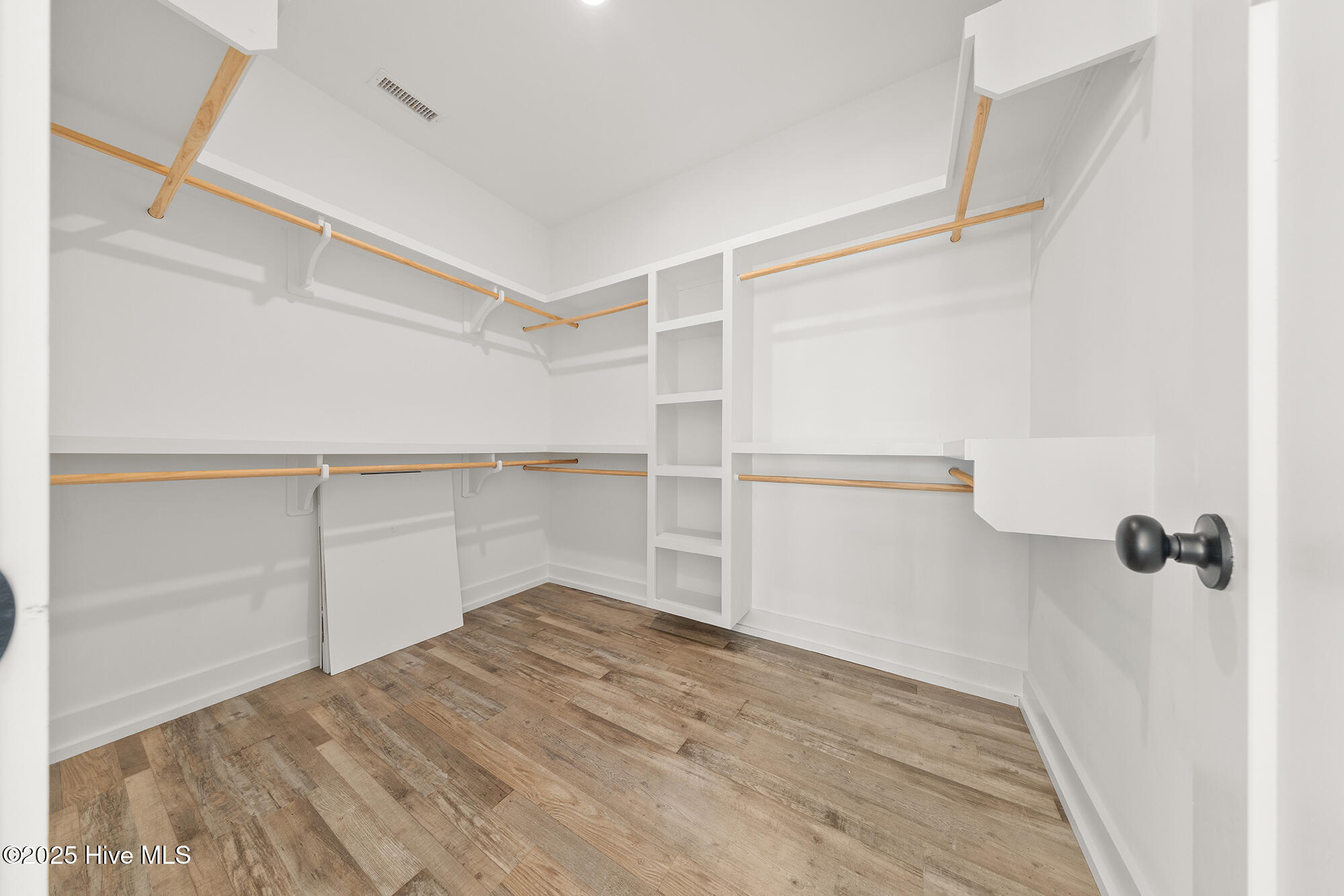 100542866 | Photo 21