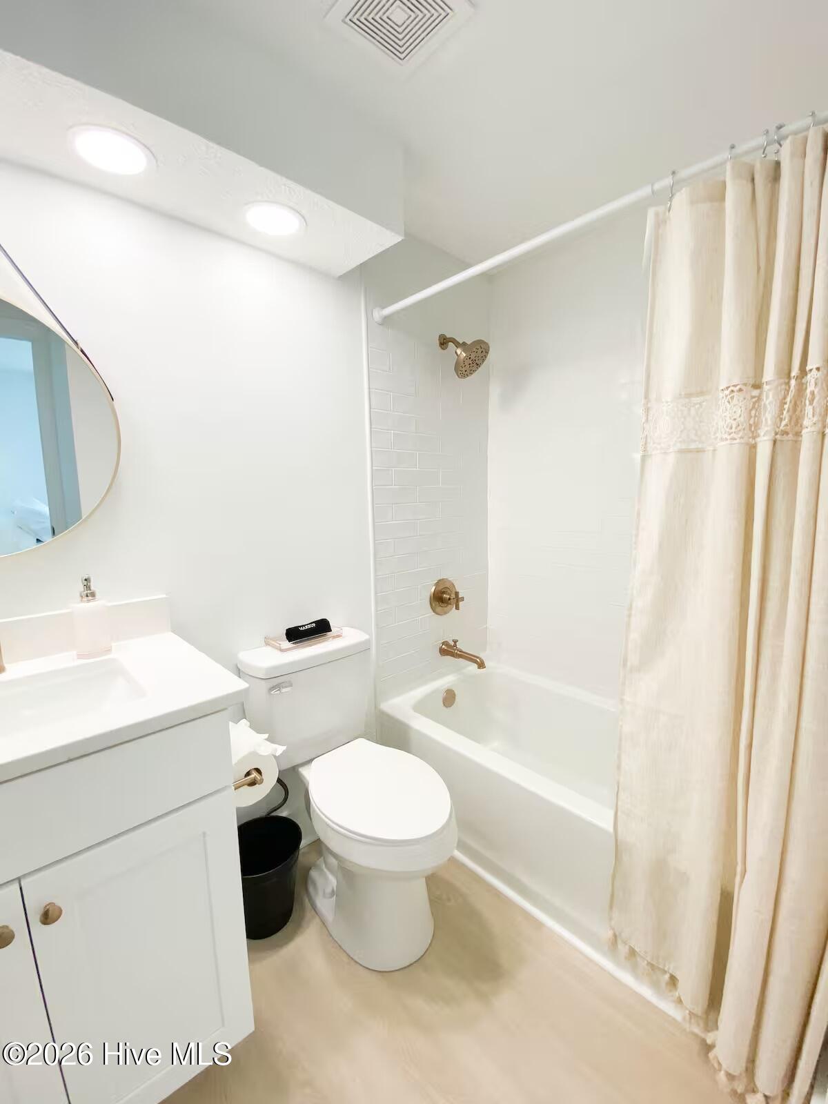 100562681 | Photo 18