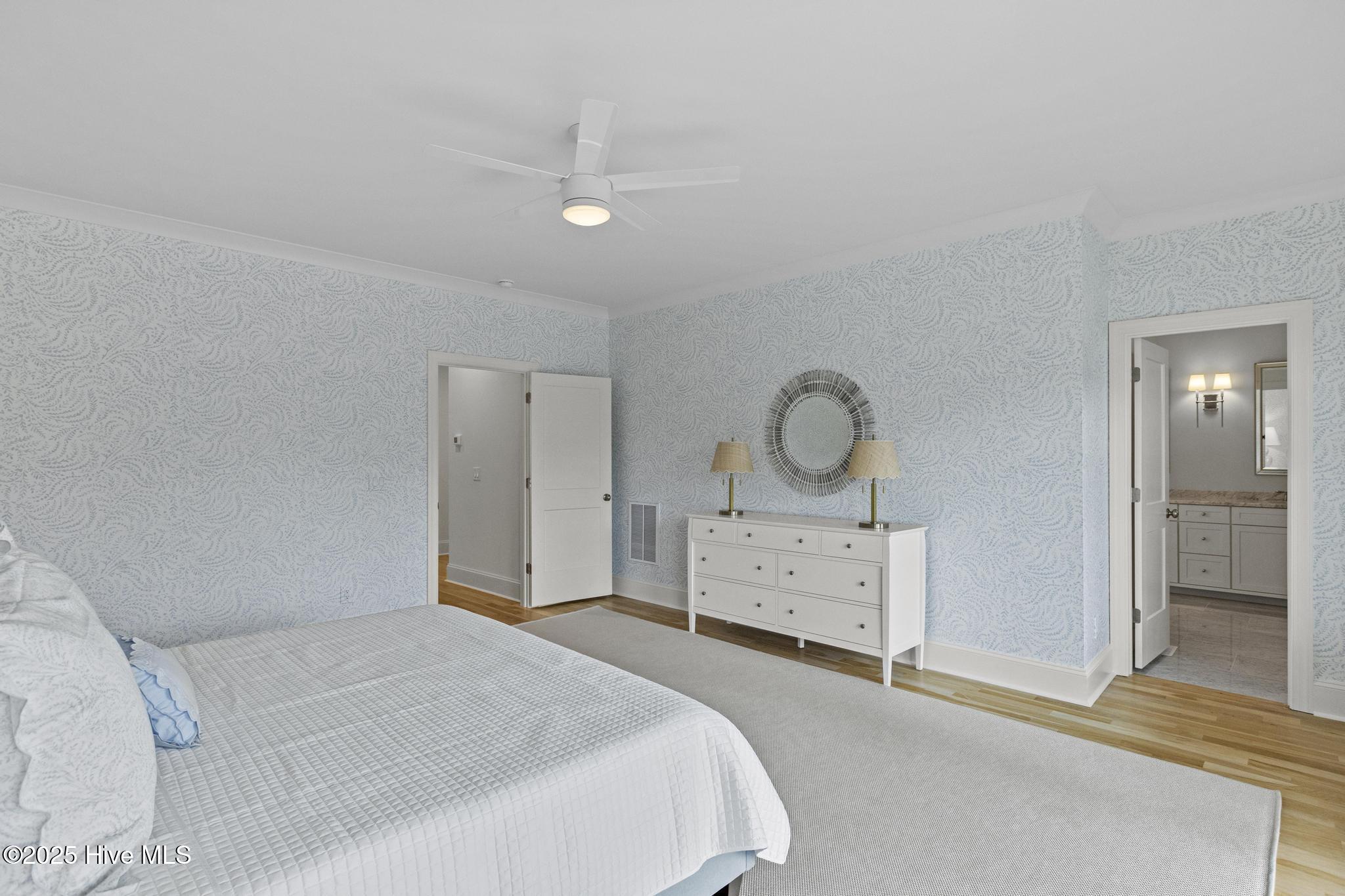 100565849 | Photo 10