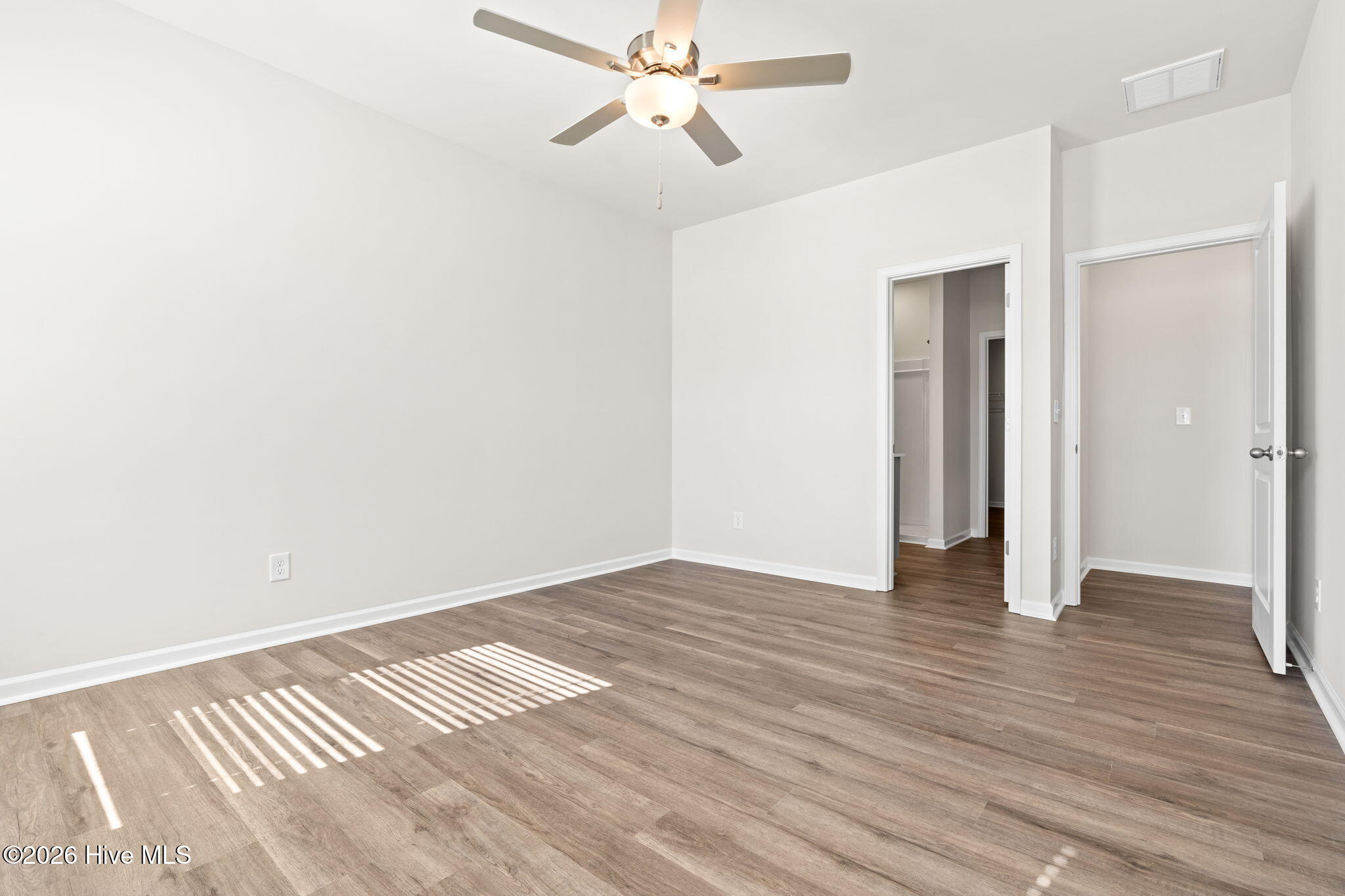 100563923 | Photo 13