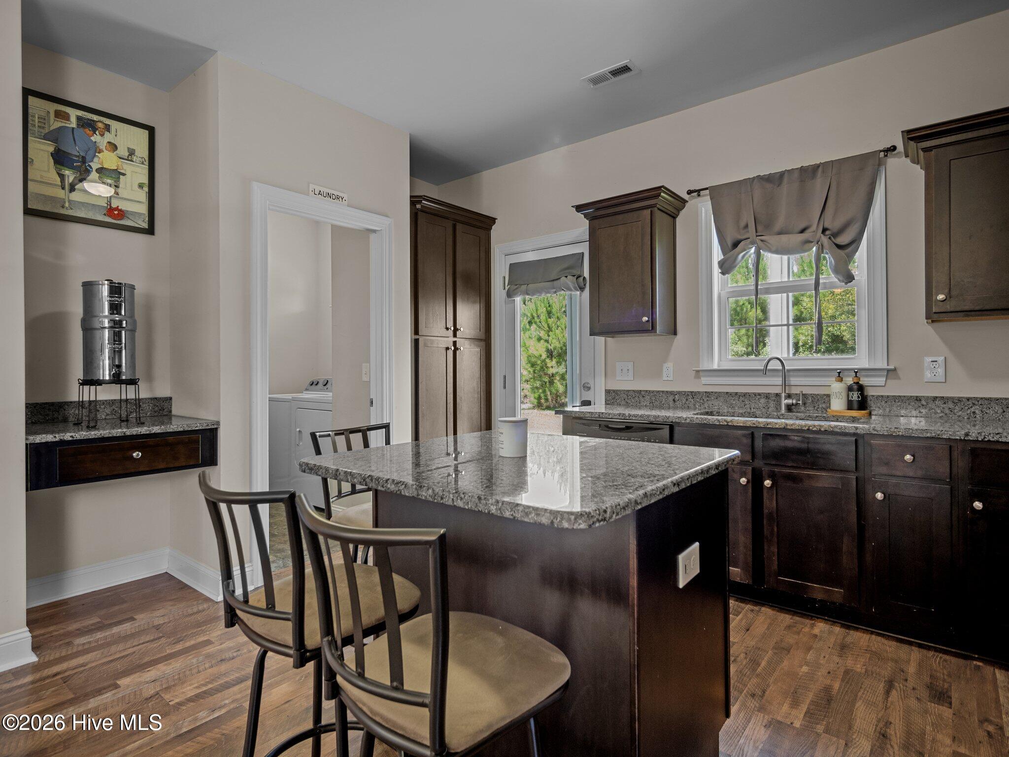 100566345 | Photo 28