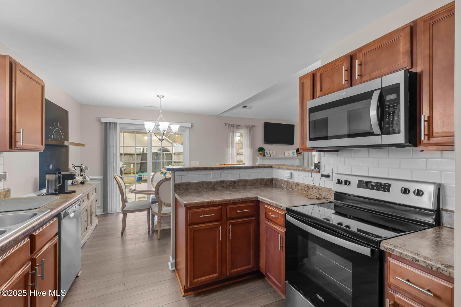 100541286 | Photo 17