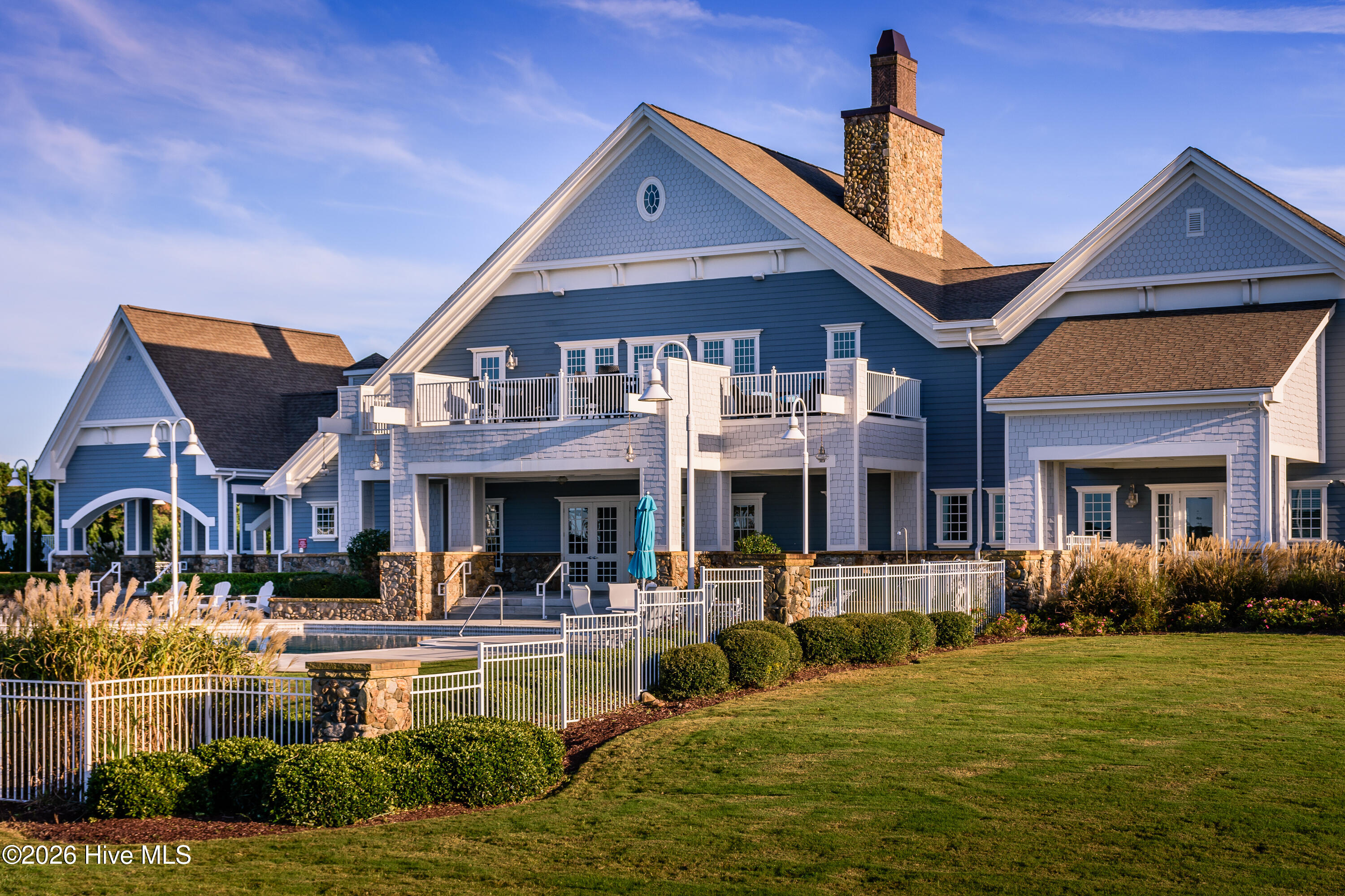 100556932 | Photo 51