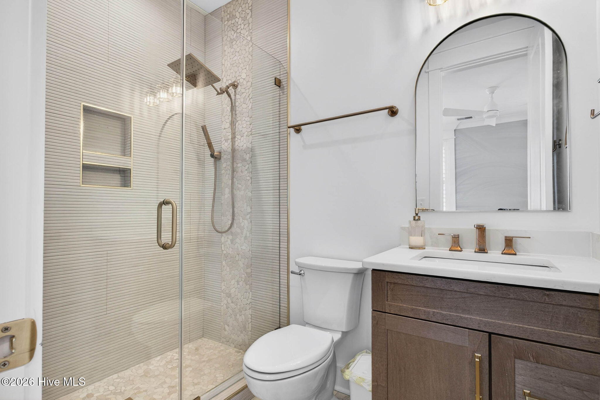 100560531 | Photo 25