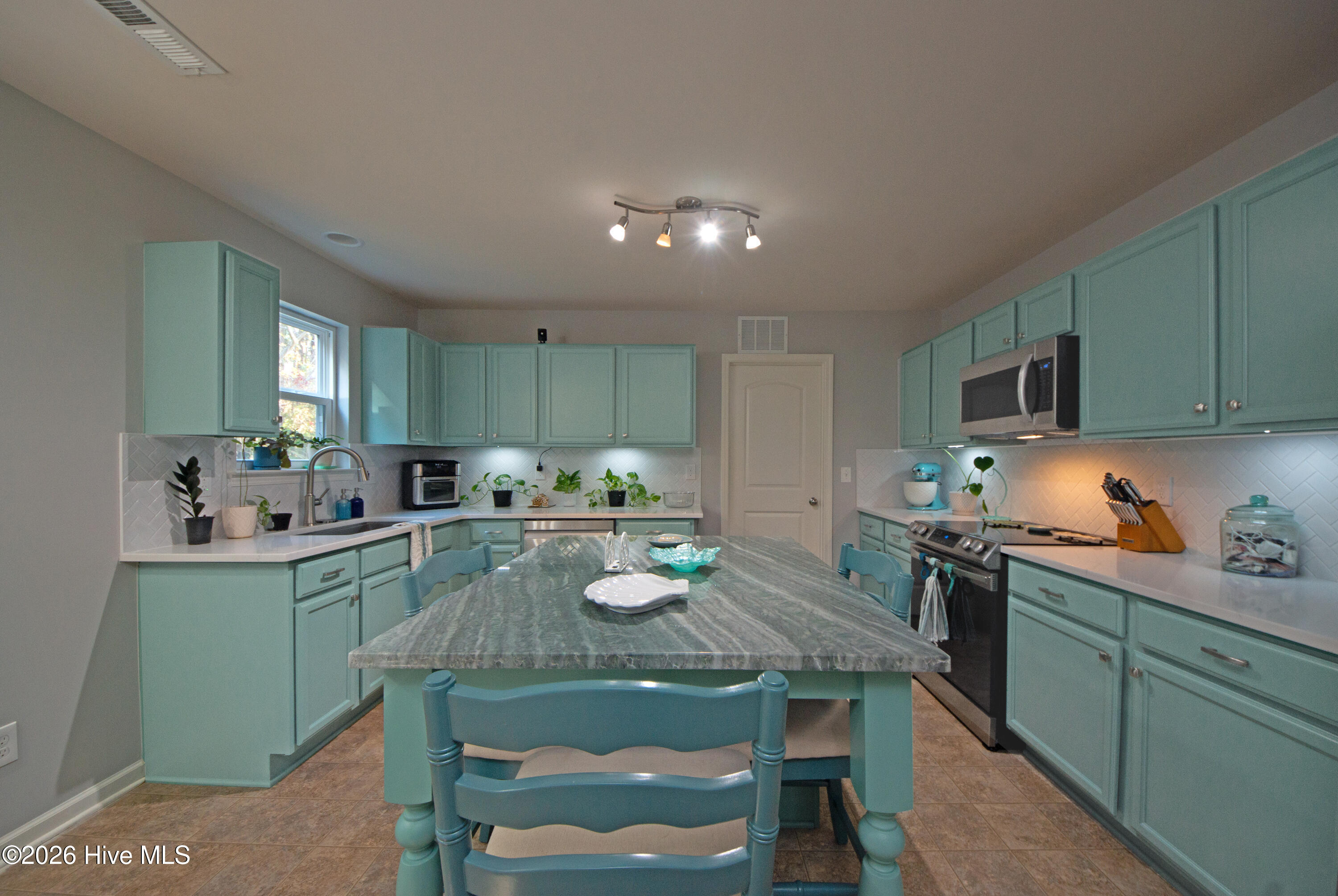 100542211 | Photo 21