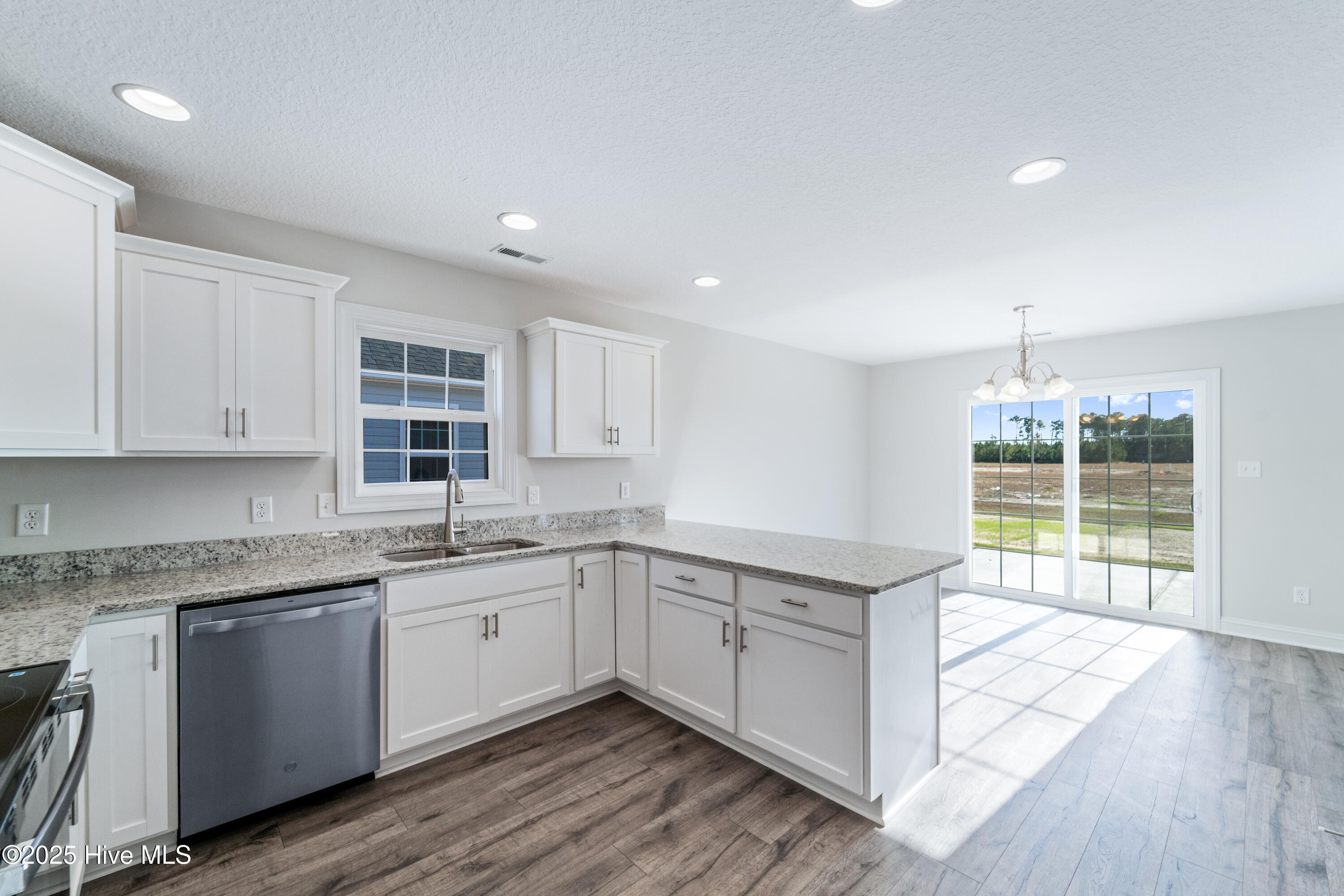 100514774 | Photo 10