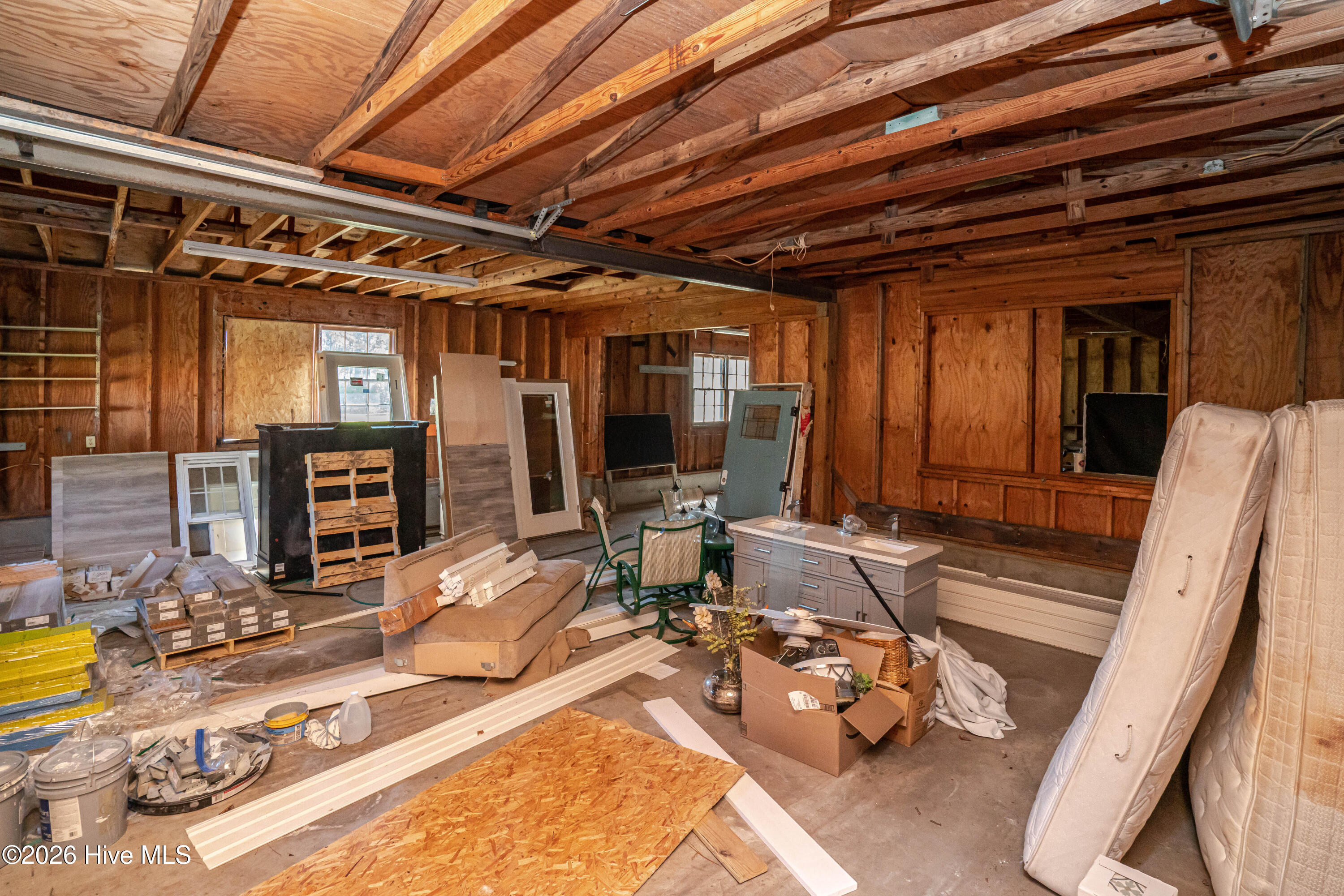 100567372 | Photo 78