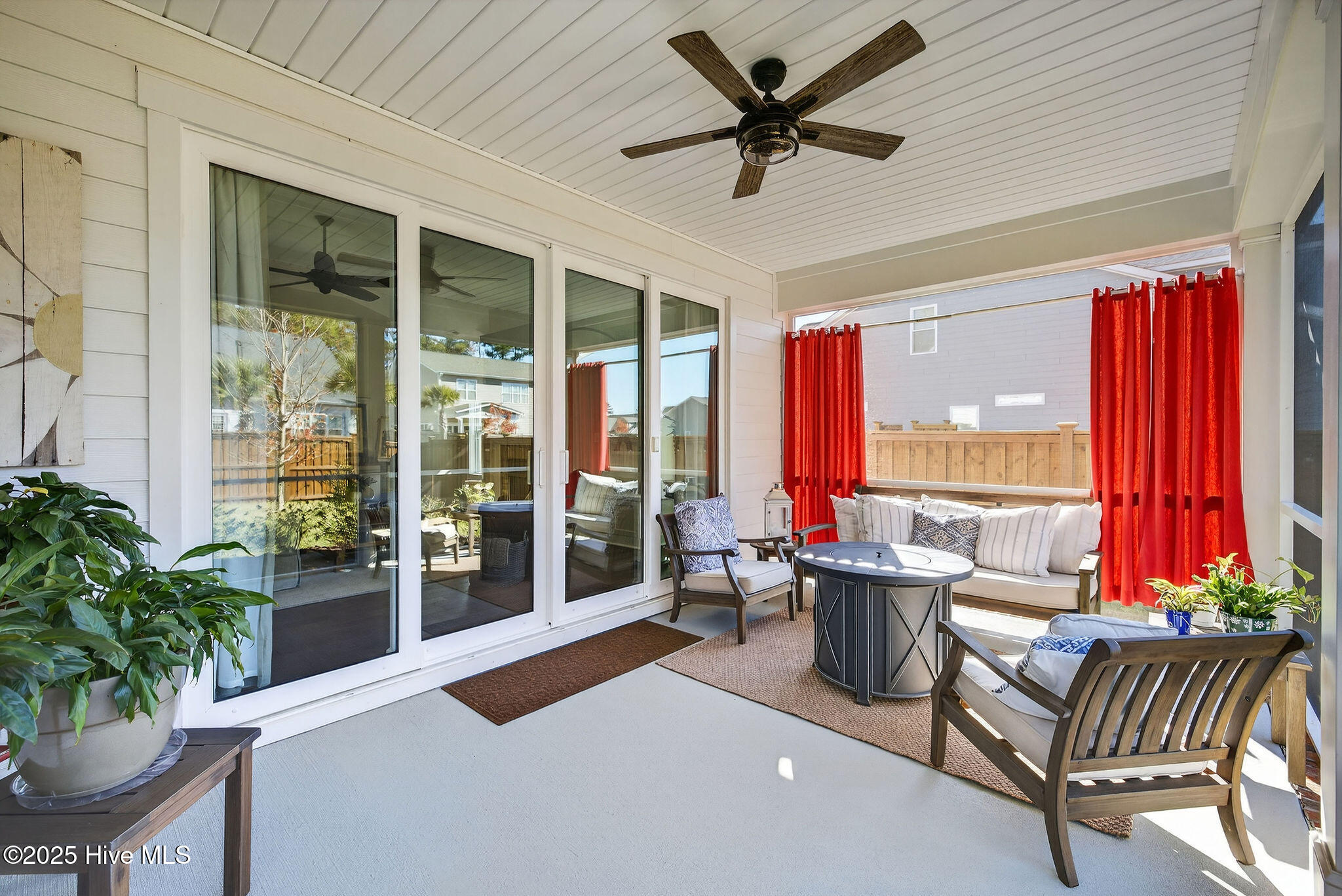 100541568 | Photo 43