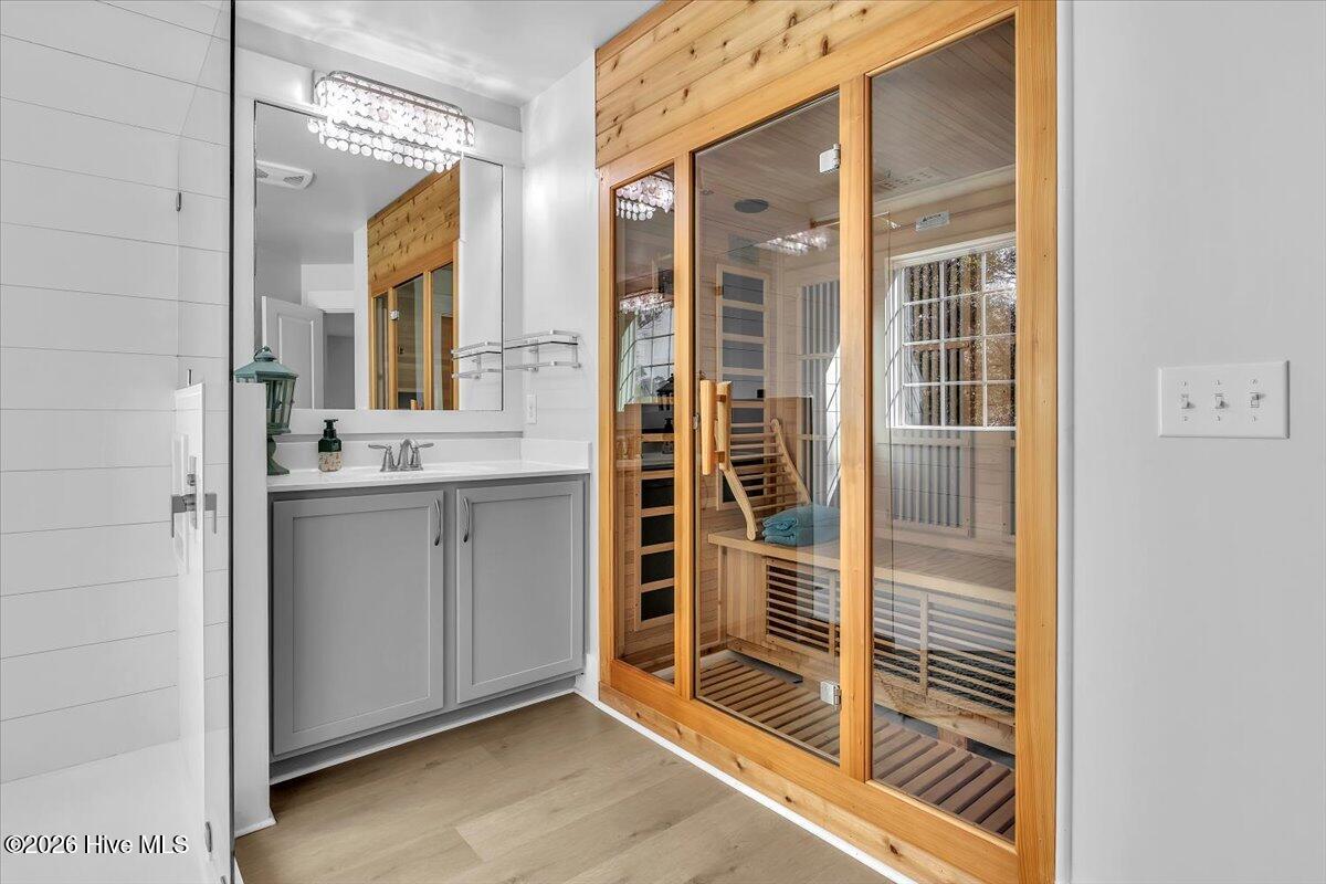 100551826 | Photo 32