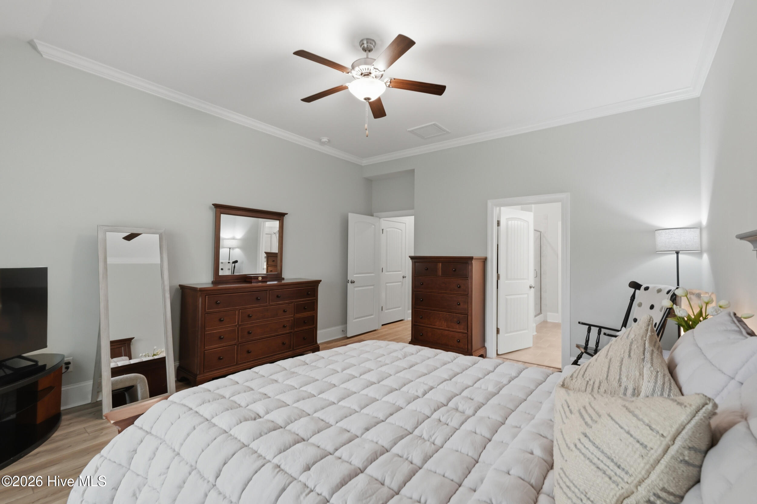 100565779 | Photo 25