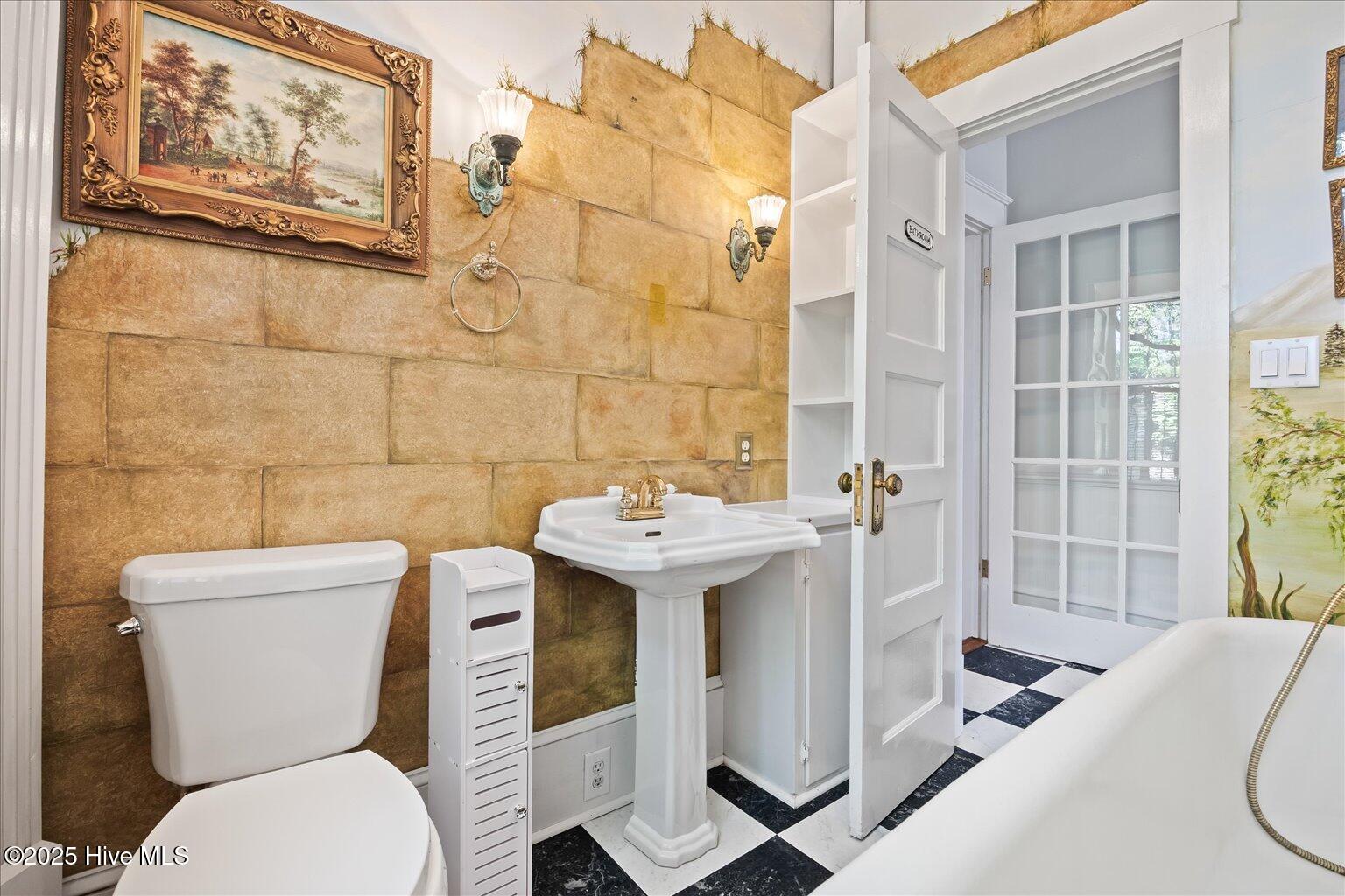 100529930 | Photo 35