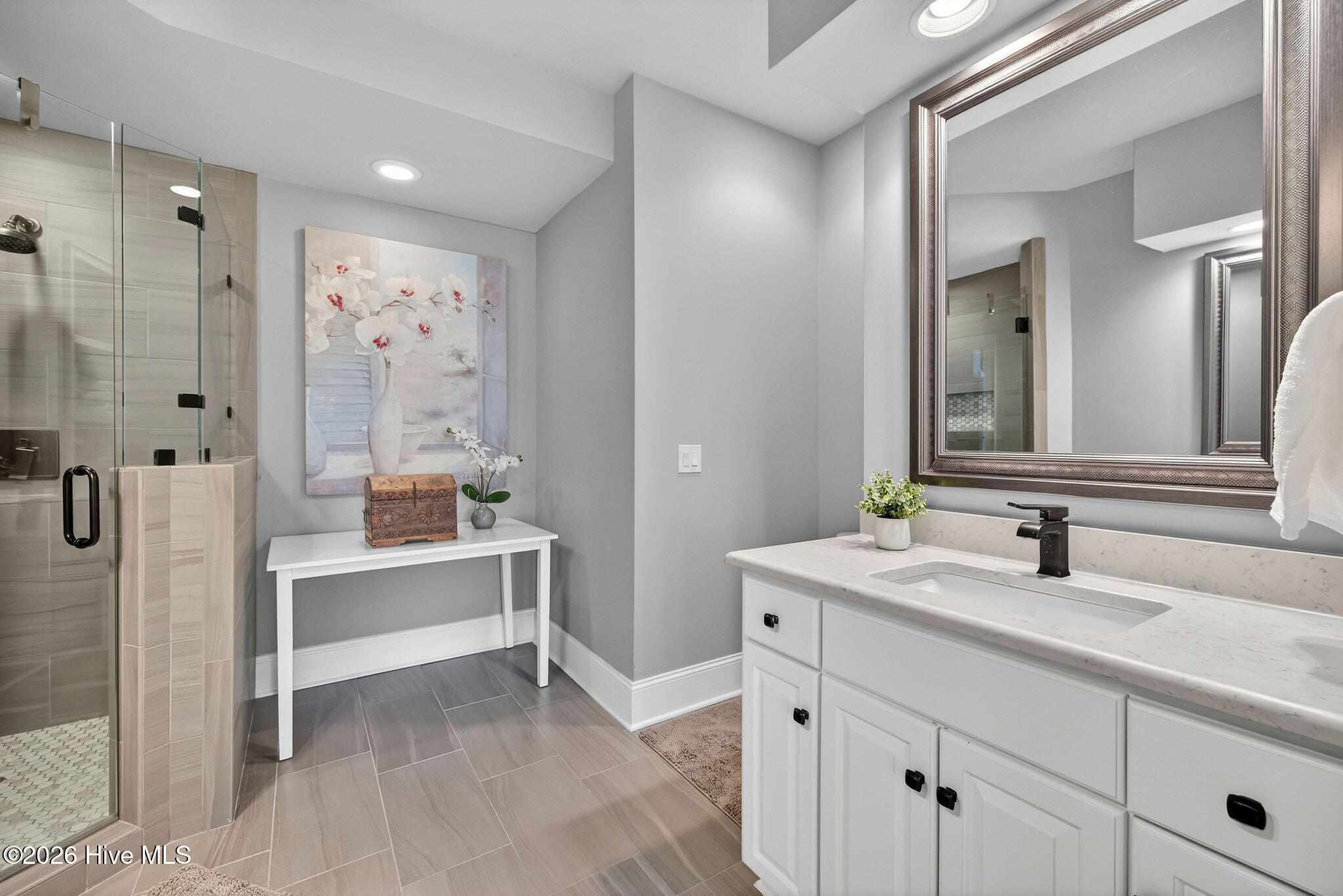 100565960 | Photo 47