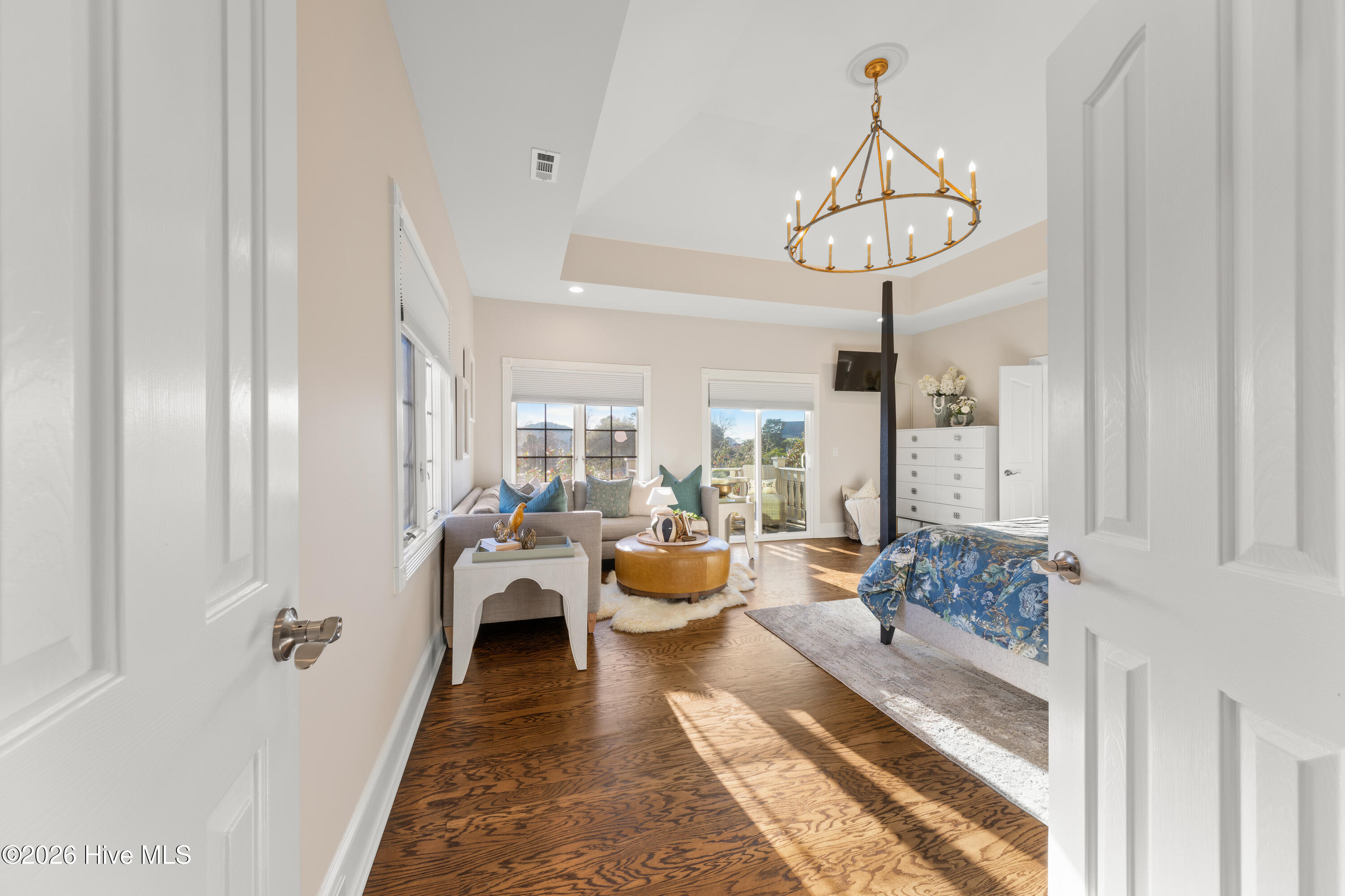 100549832 | Photo 47