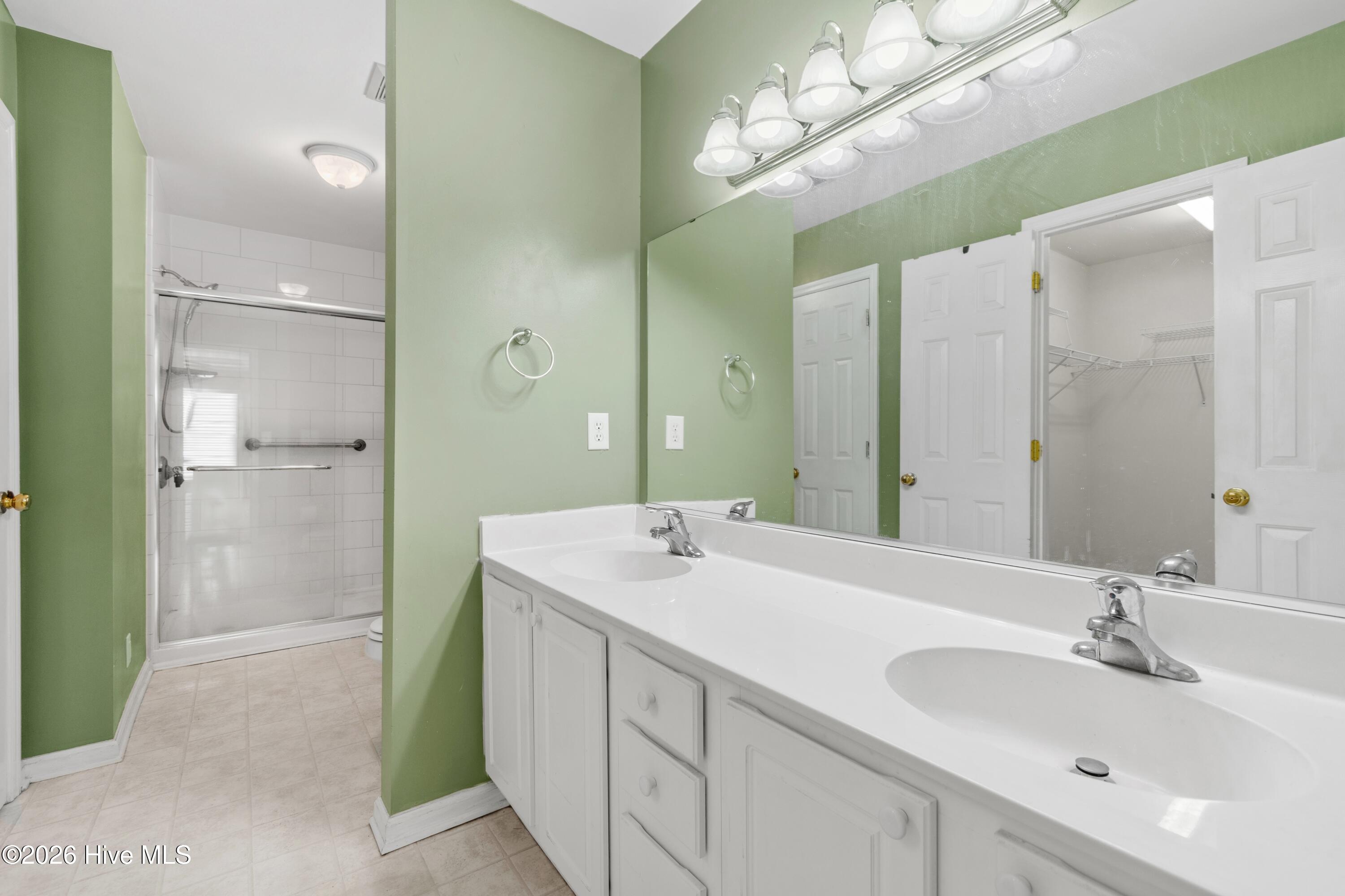 100569174 | Photo 19