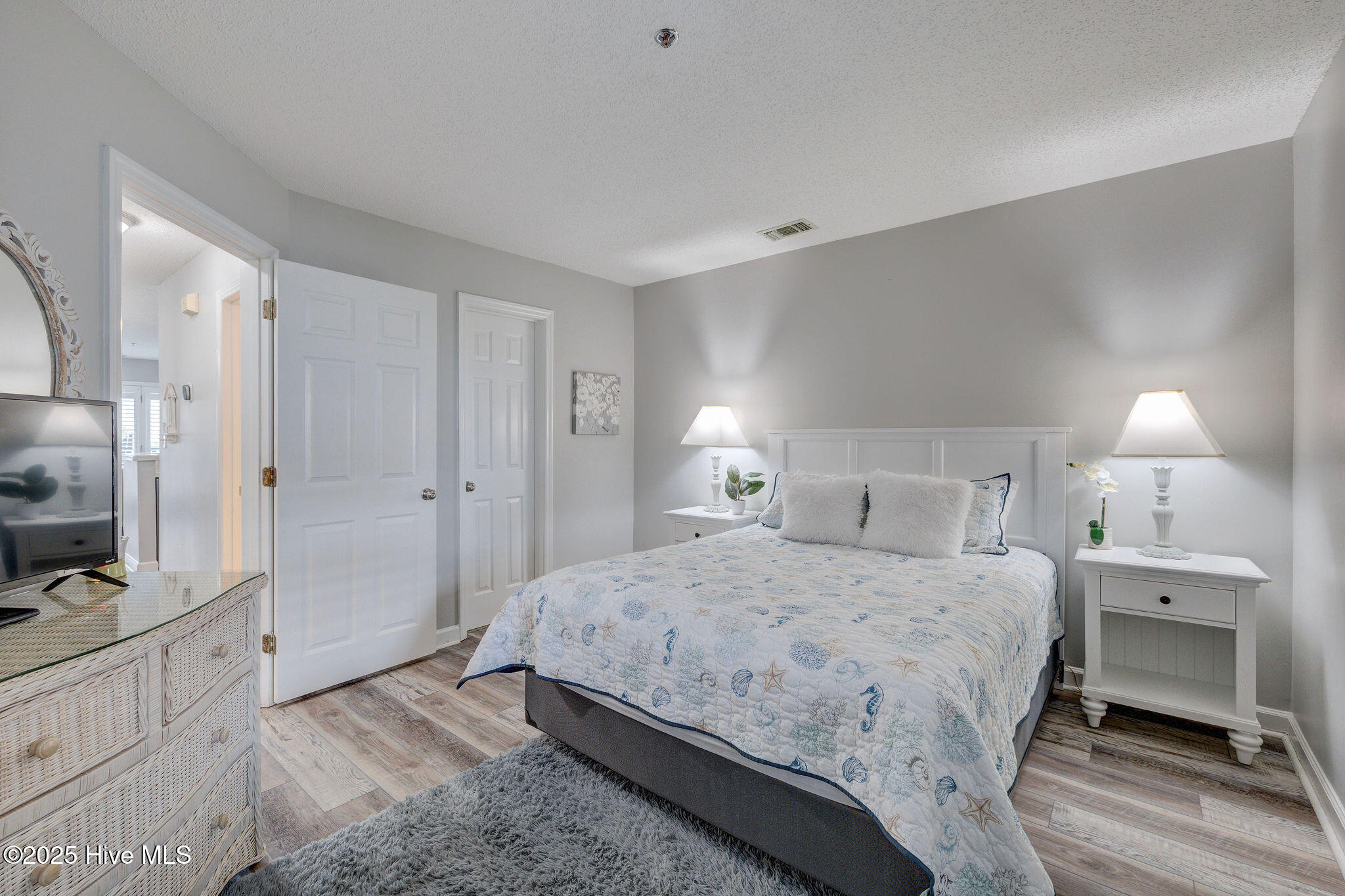 100526361 | Photo 24