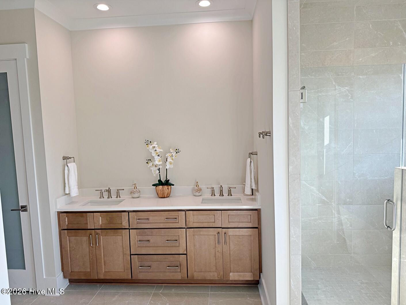 100537171 | Photo 15