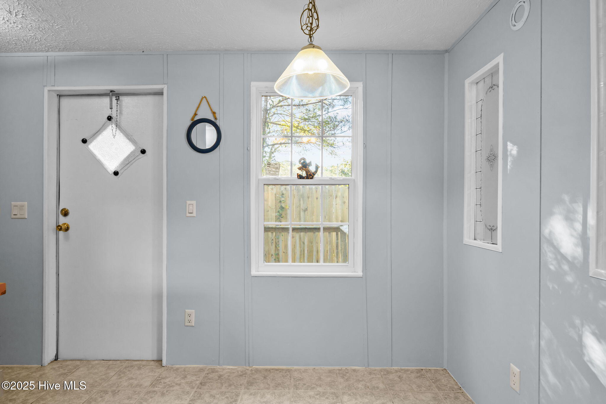 100541856 | Photo 16