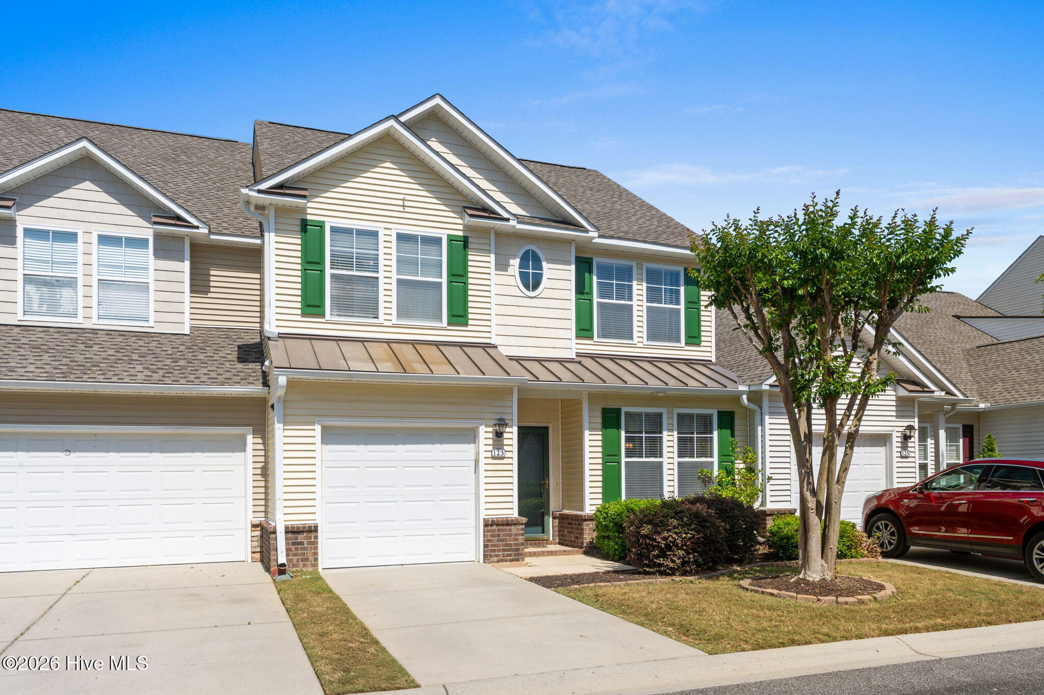 100570340 | Photo 55