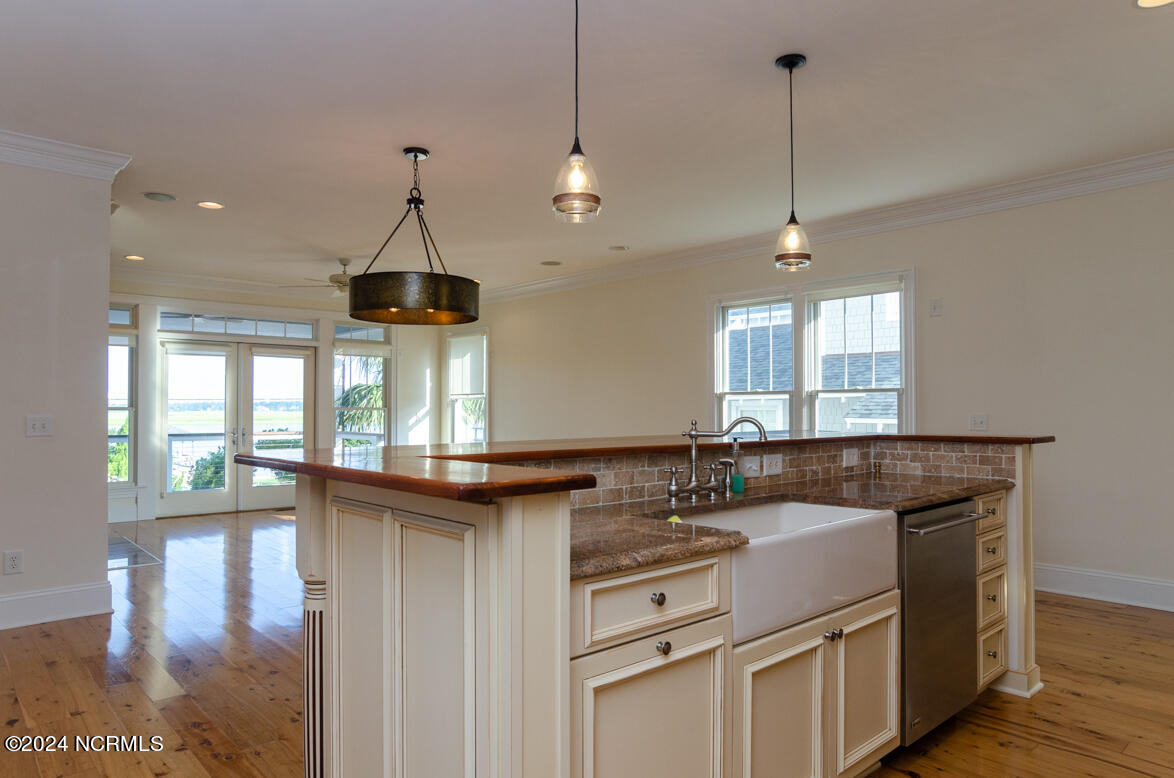 100549238 | Photo 11