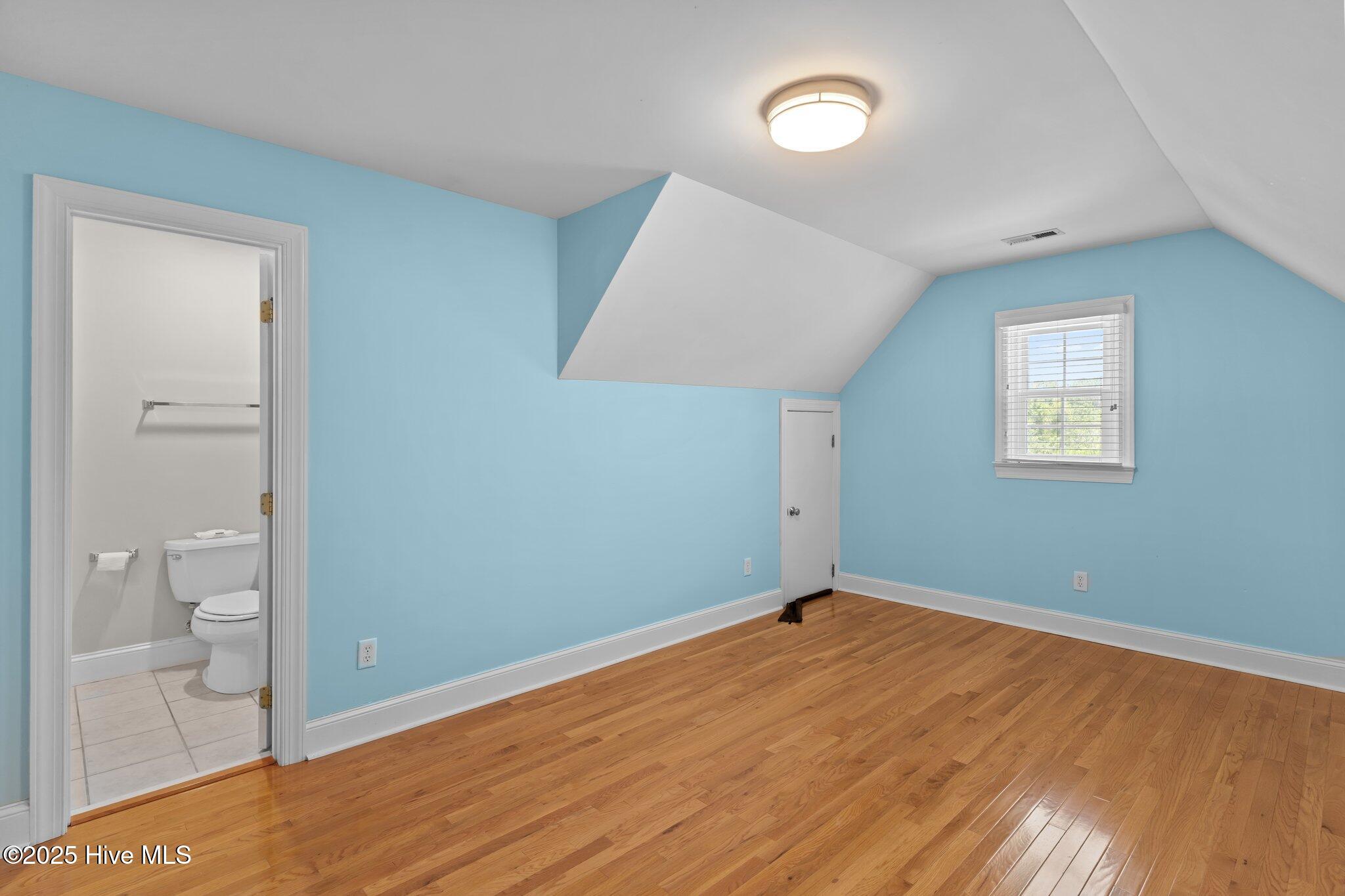 100549329 | Photo 33