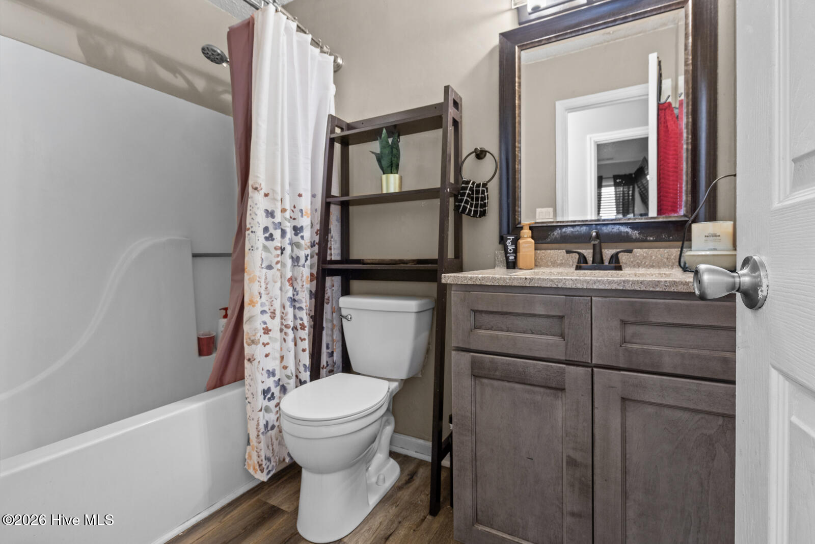 100568901 | Photo 14