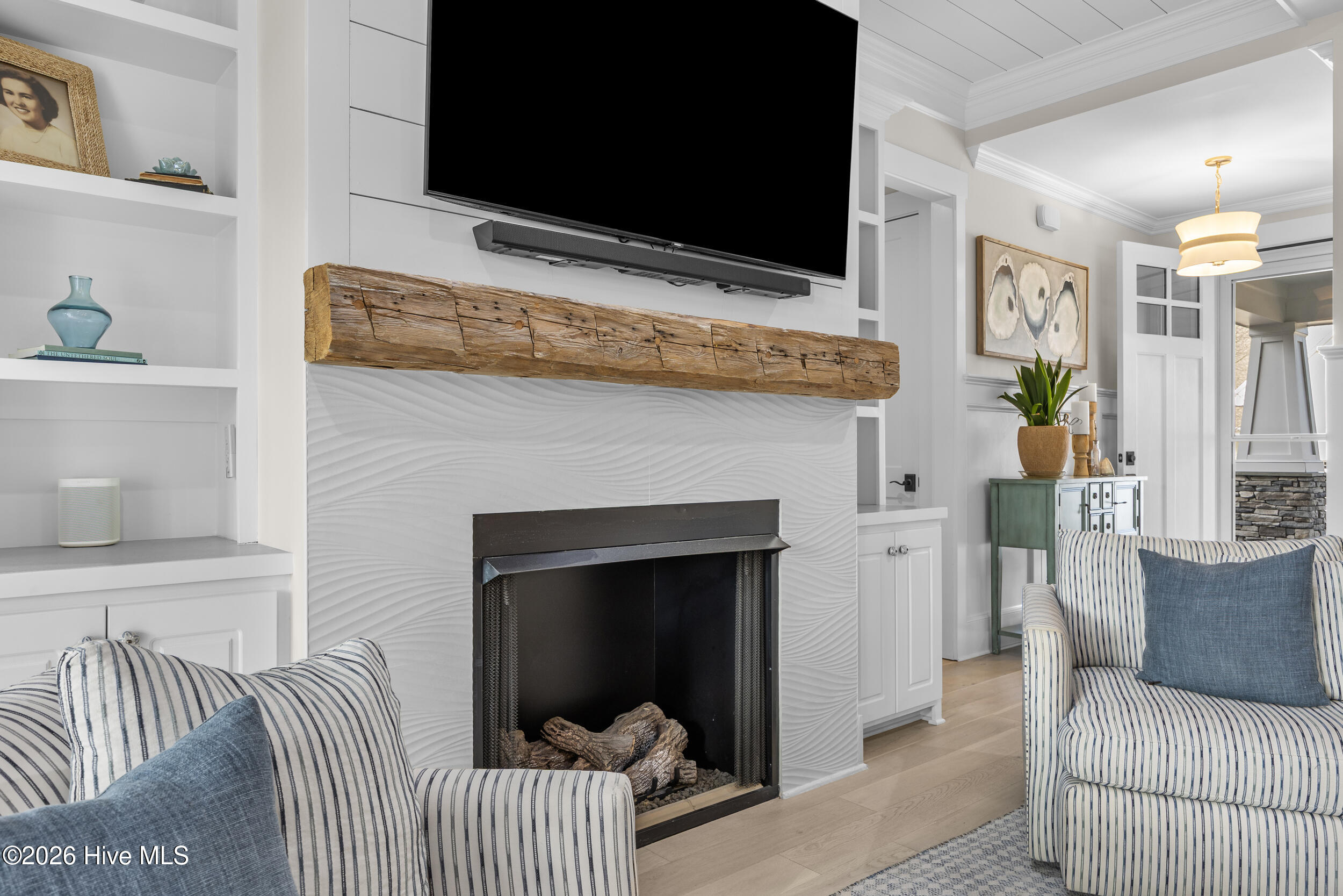 100527990 | Photo 21