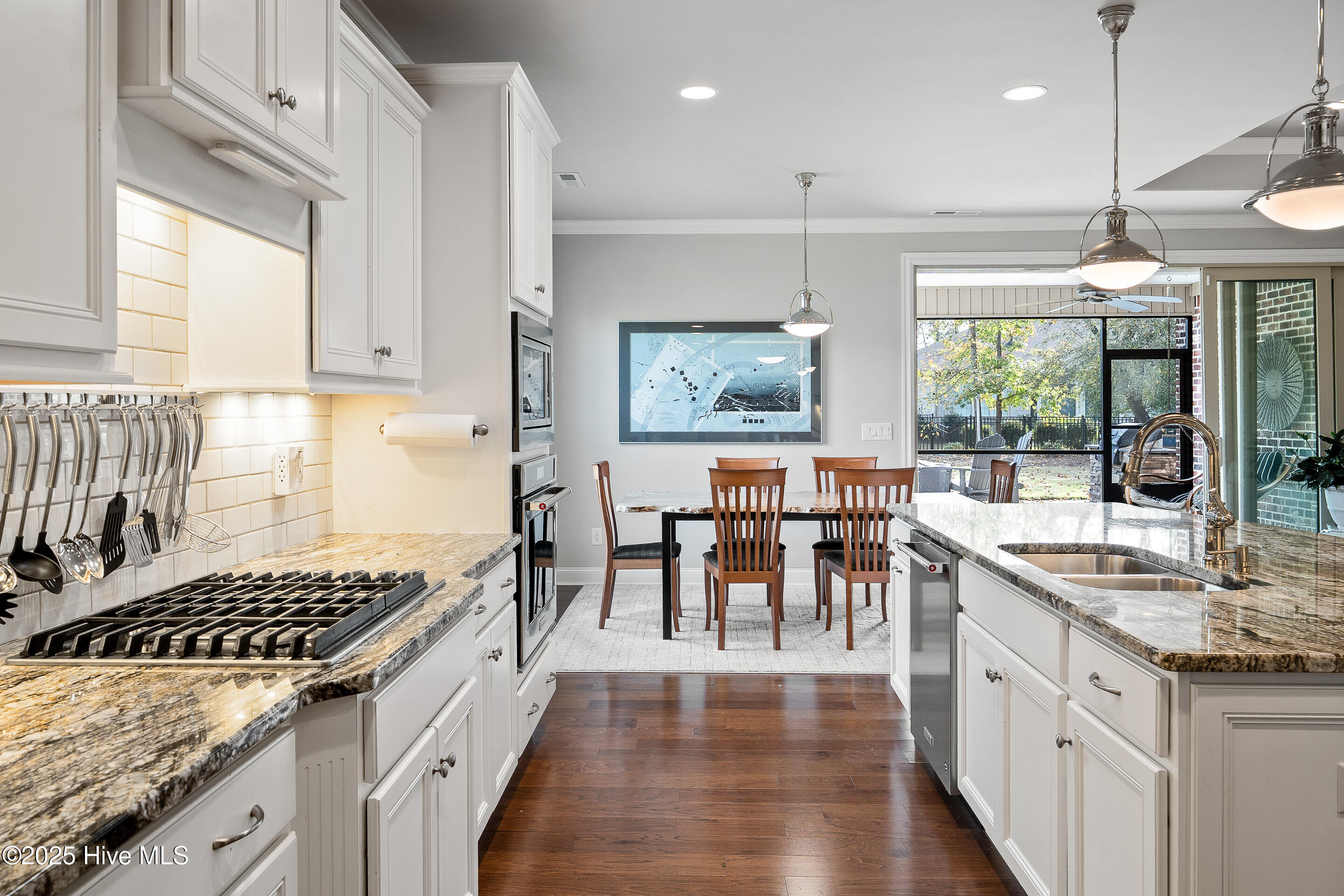 100542955 | Photo 18