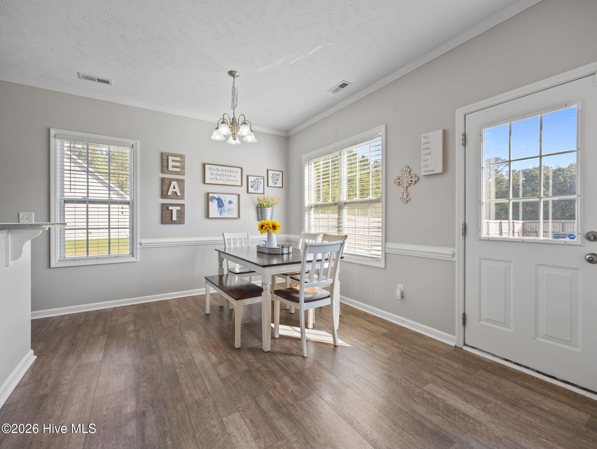 100566701 | Photo 13