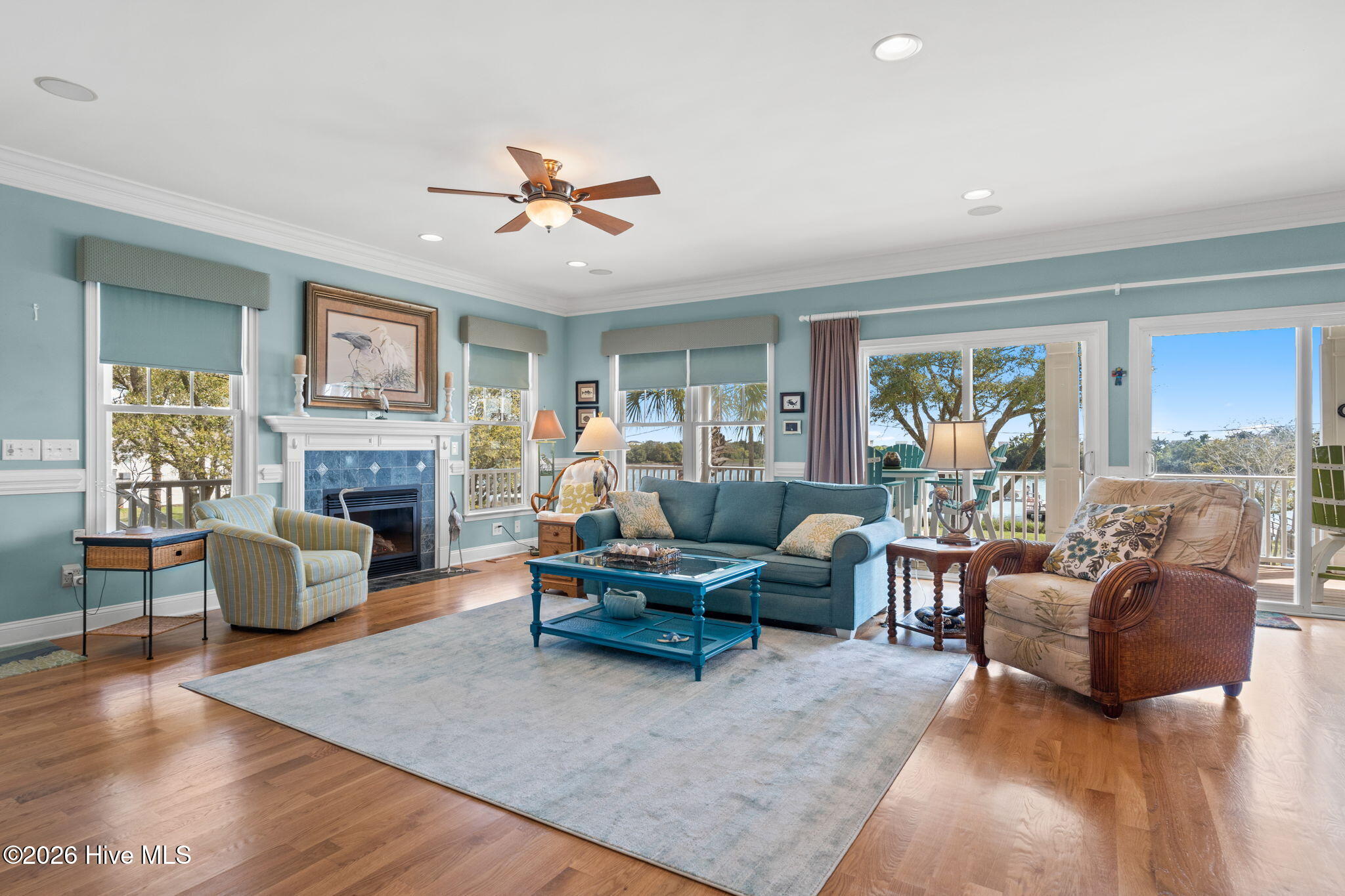 100566344 | Photo 40