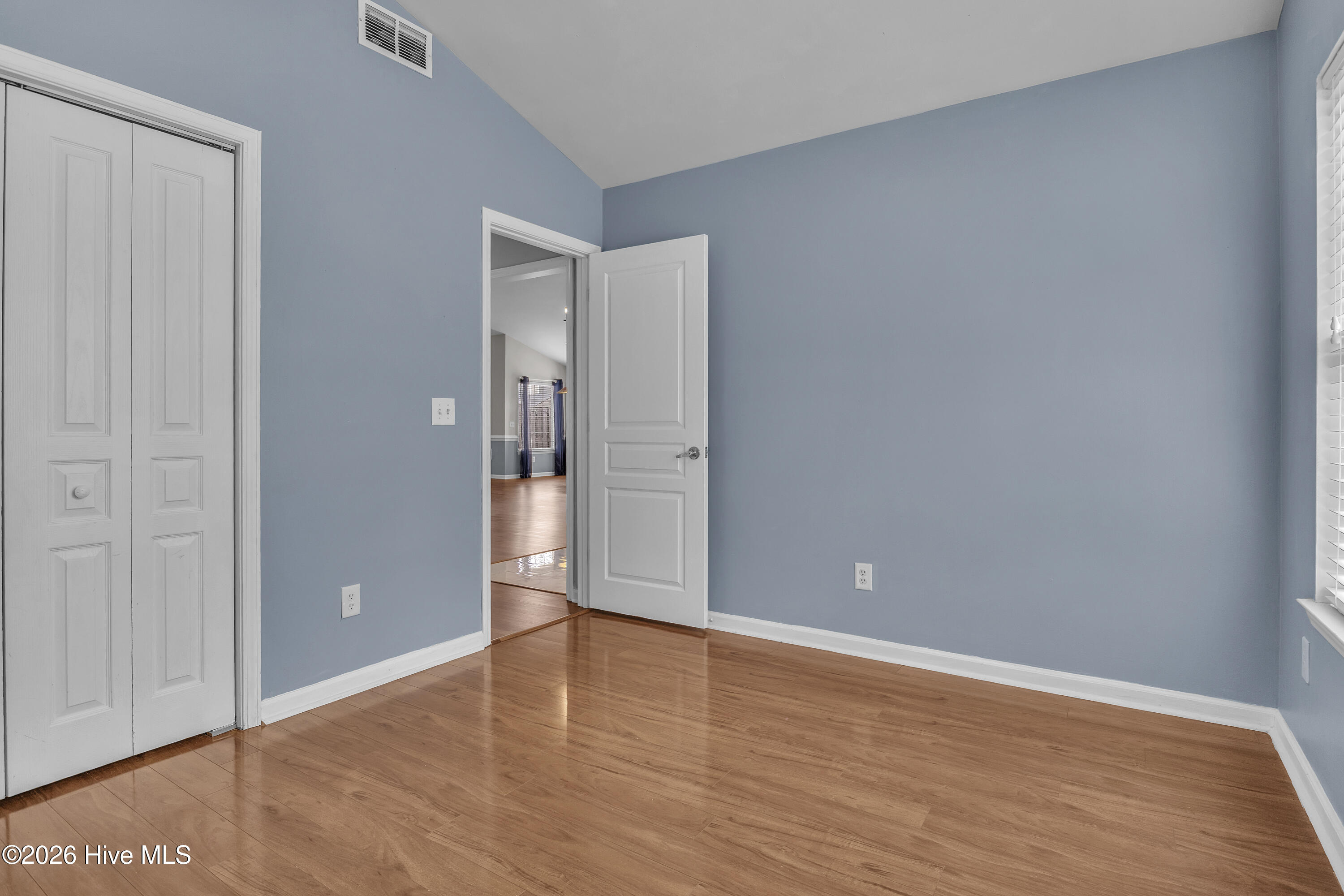 100560677 | Photo 26