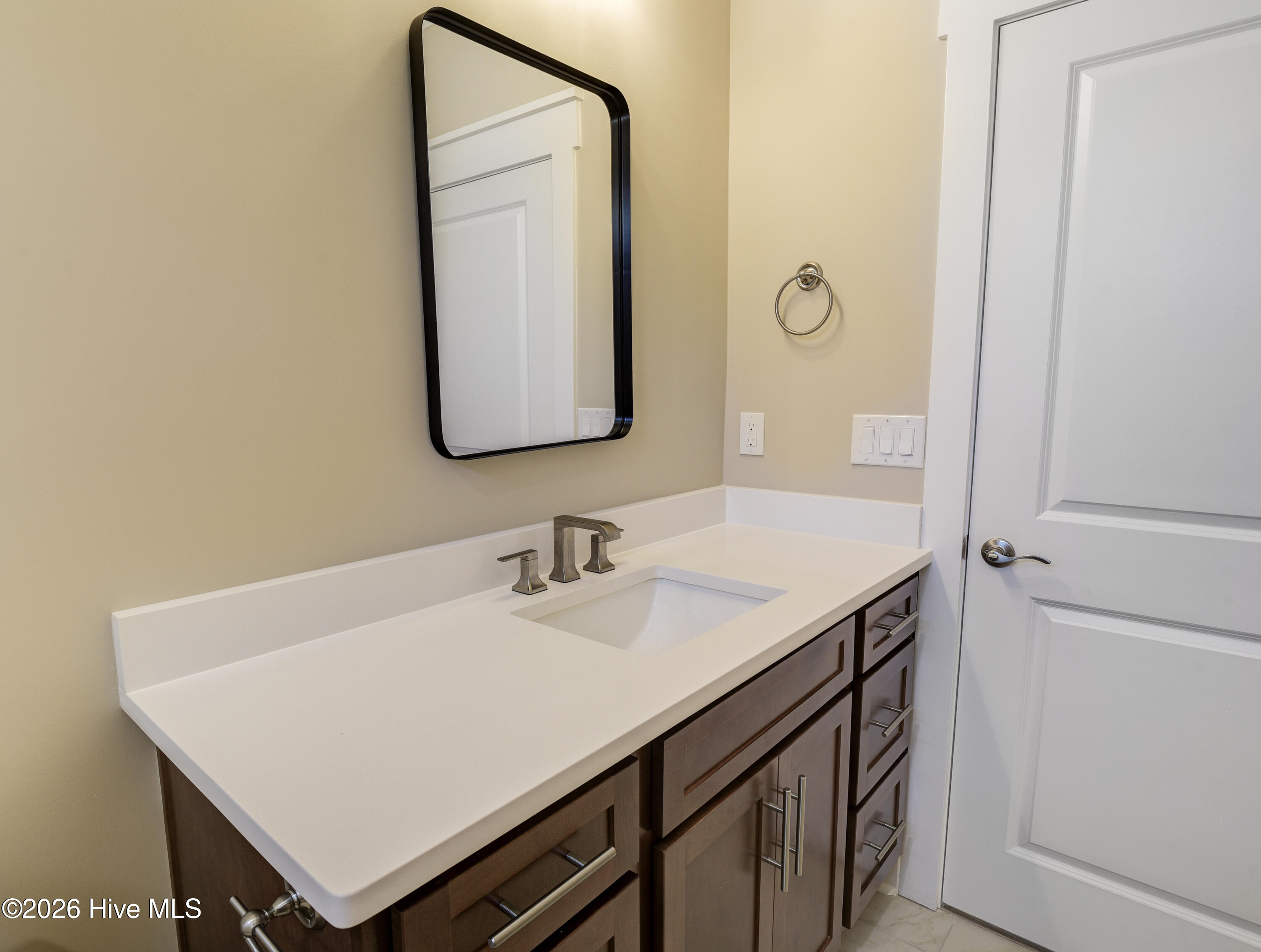 100563522 | Photo 47