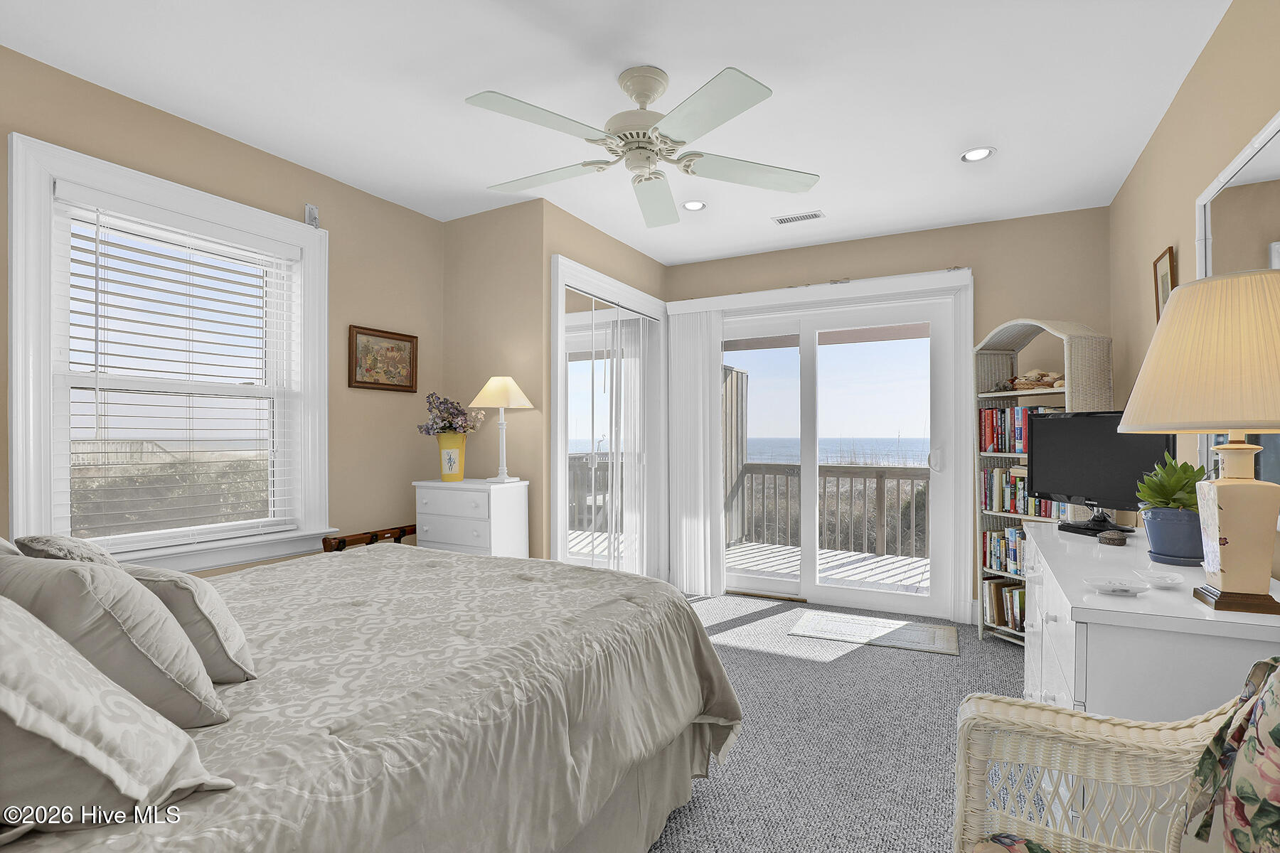 100548682 | Photo 25