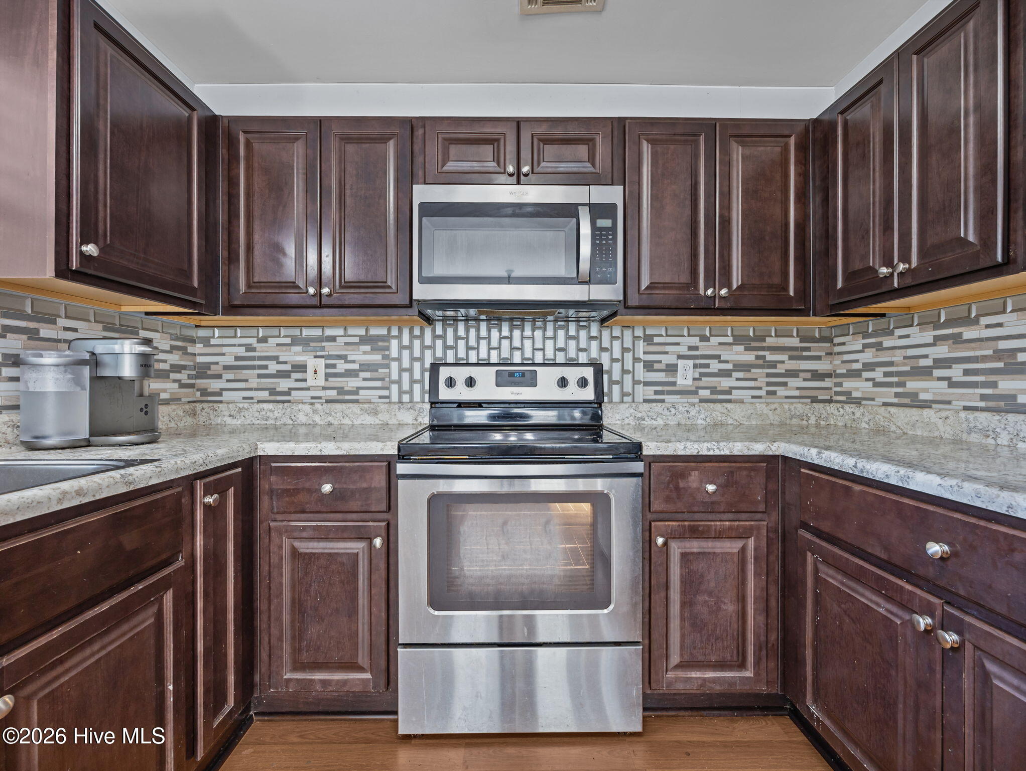 100567590 | Photo 11