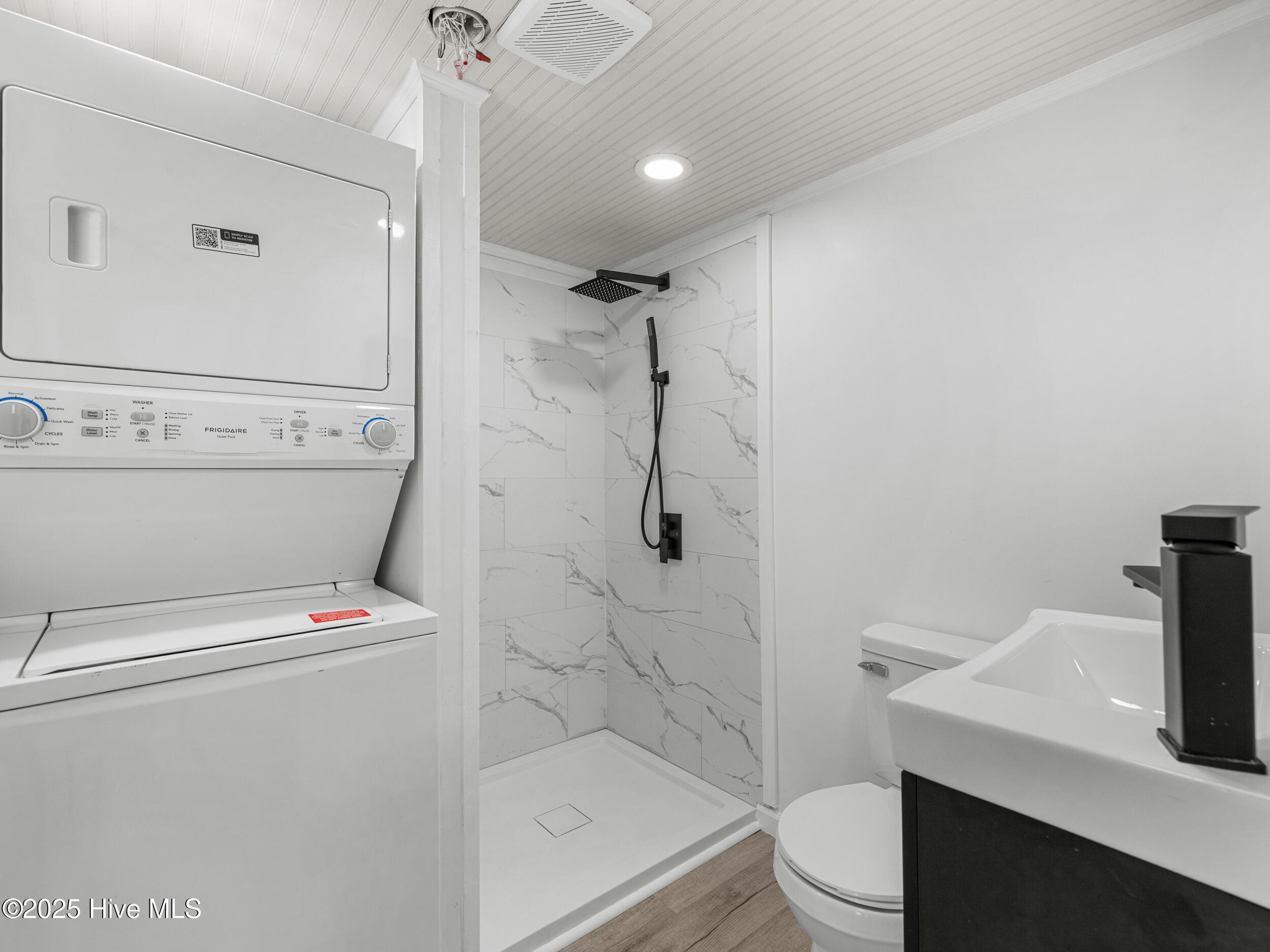 100545373 | Photo 28