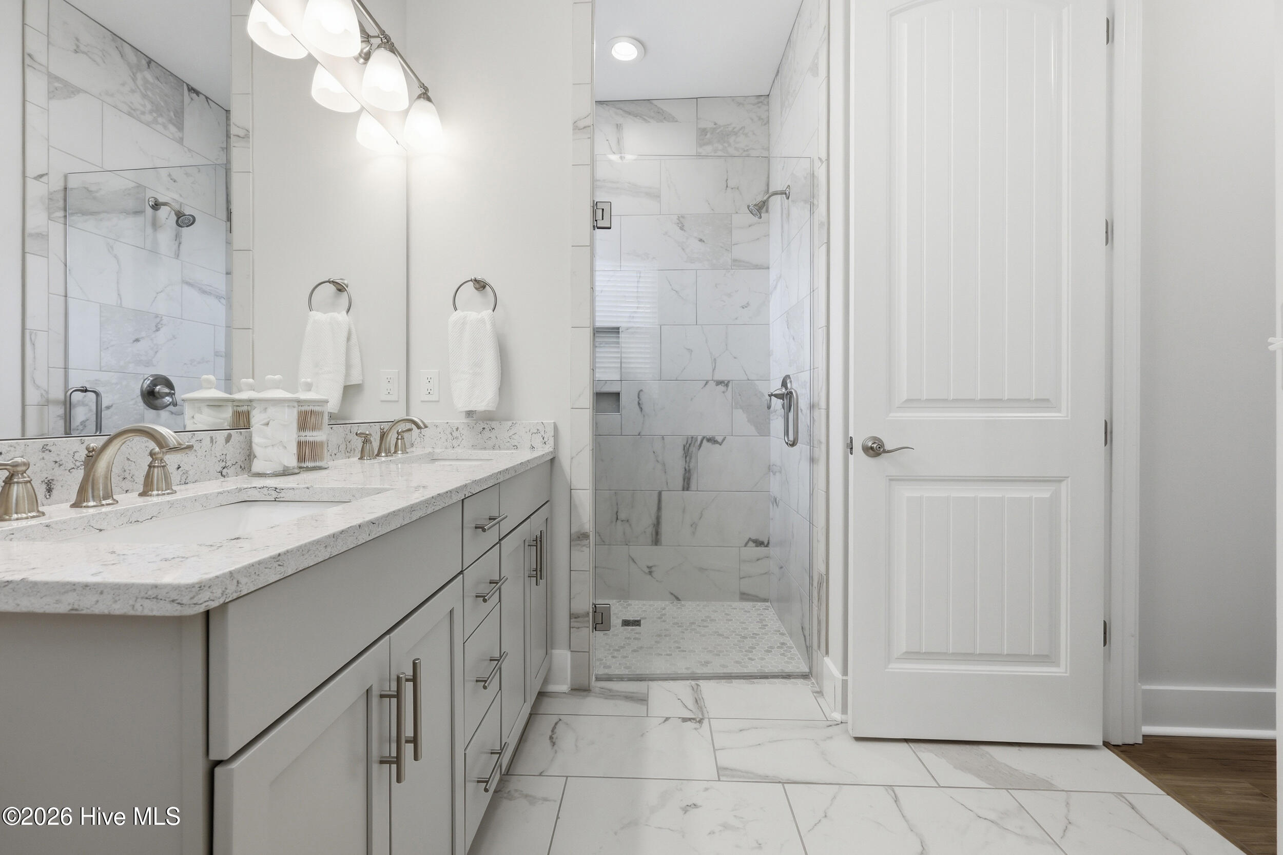 100564588 | Photo 13