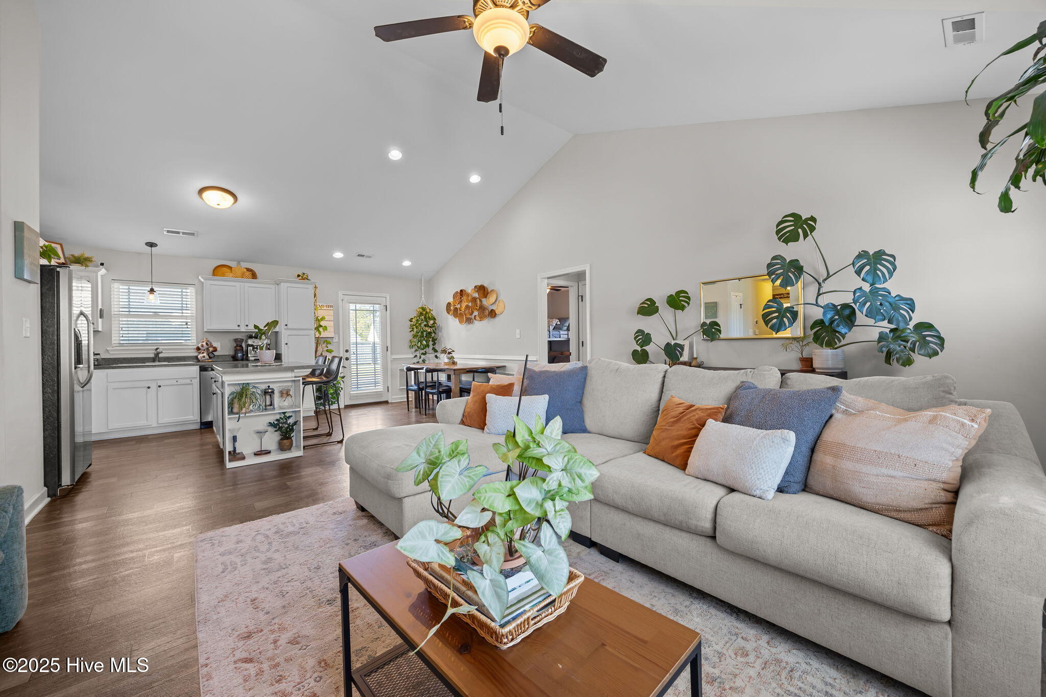 100537004 | Photo 10