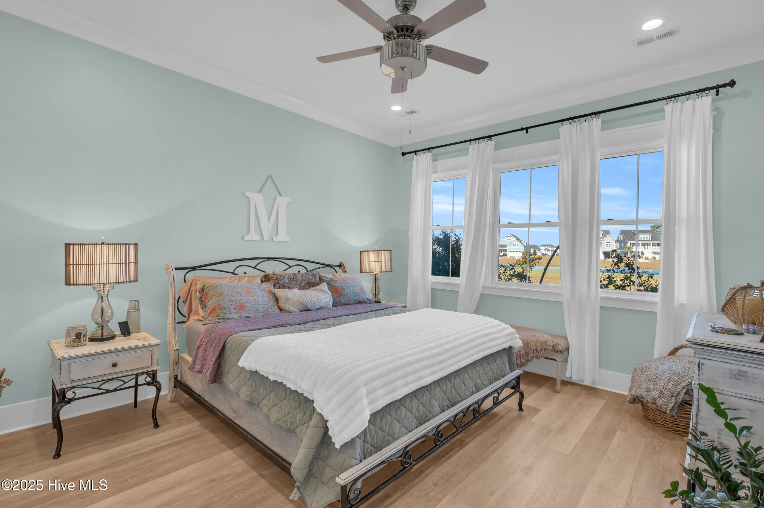 100543268 | Photo 23