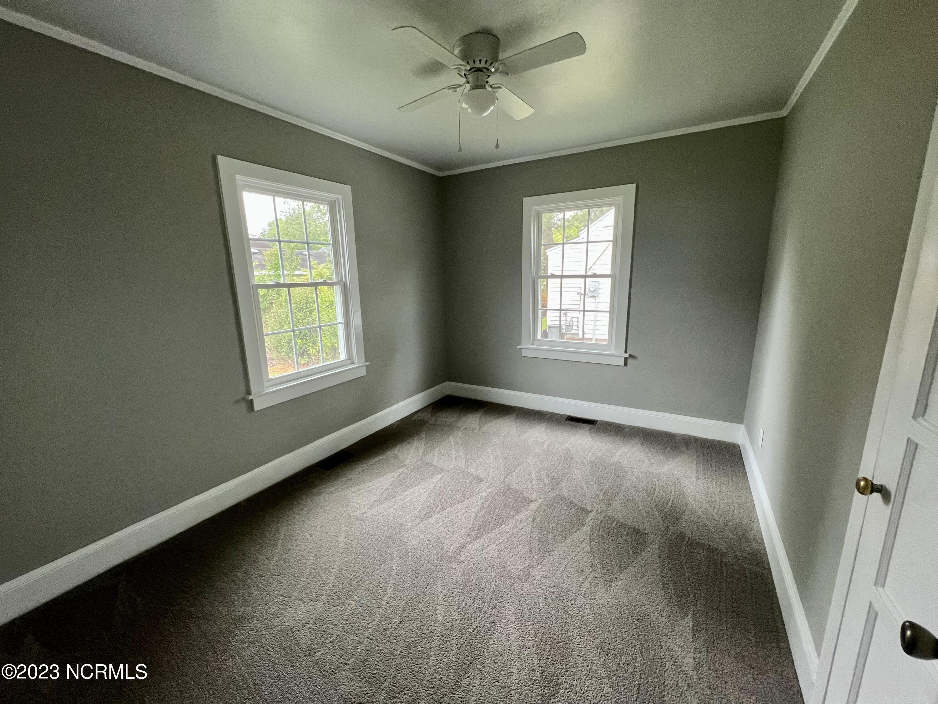 121 N Fairview Circle