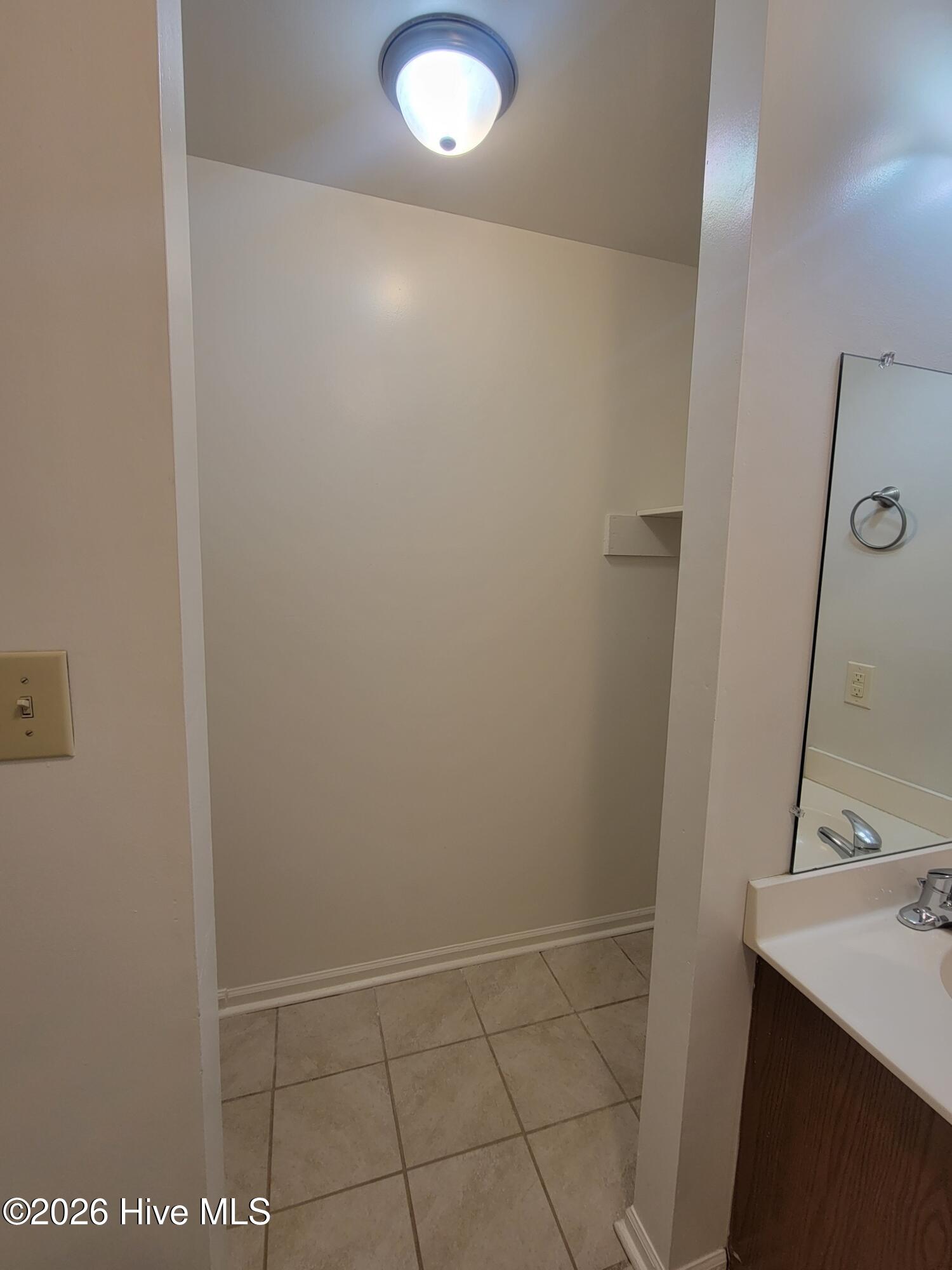 100549188 | Photo 14